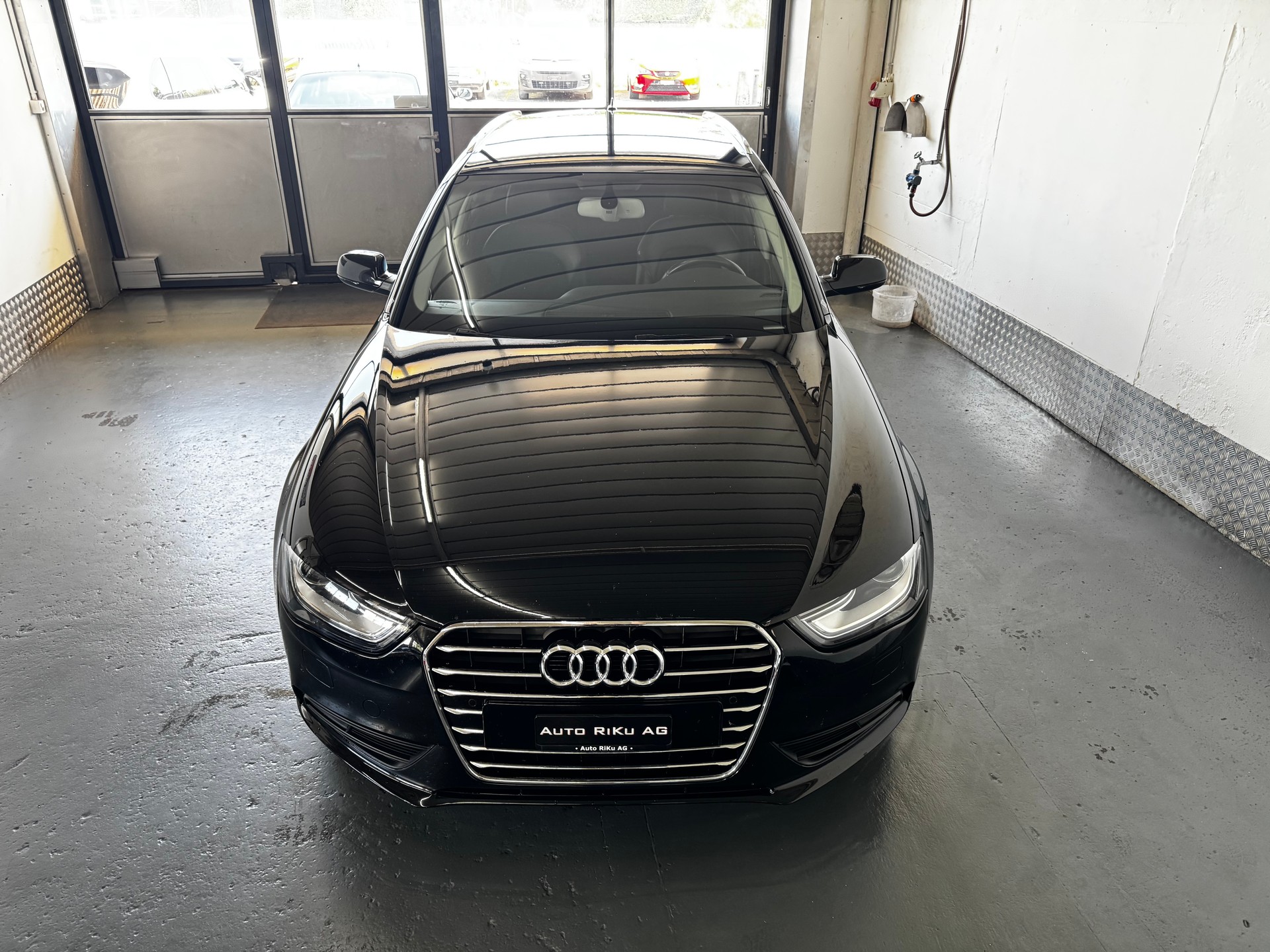 AUDI A4 Avant 2.0 TDI Attraction multitronic-image-2