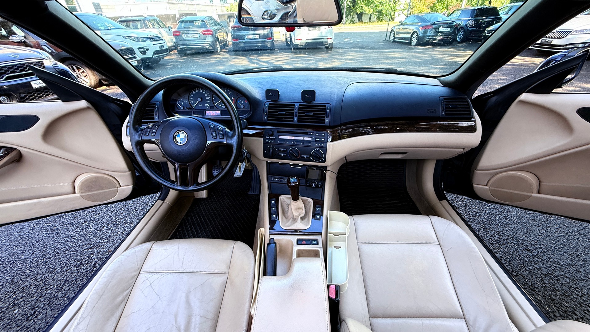 BMW 320Ci Cabriolet-image-15