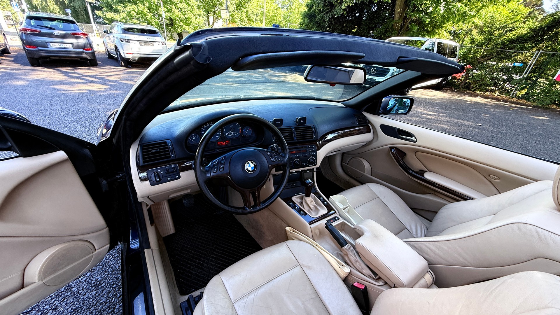 BMW 320Ci Cabriolet-image-13
