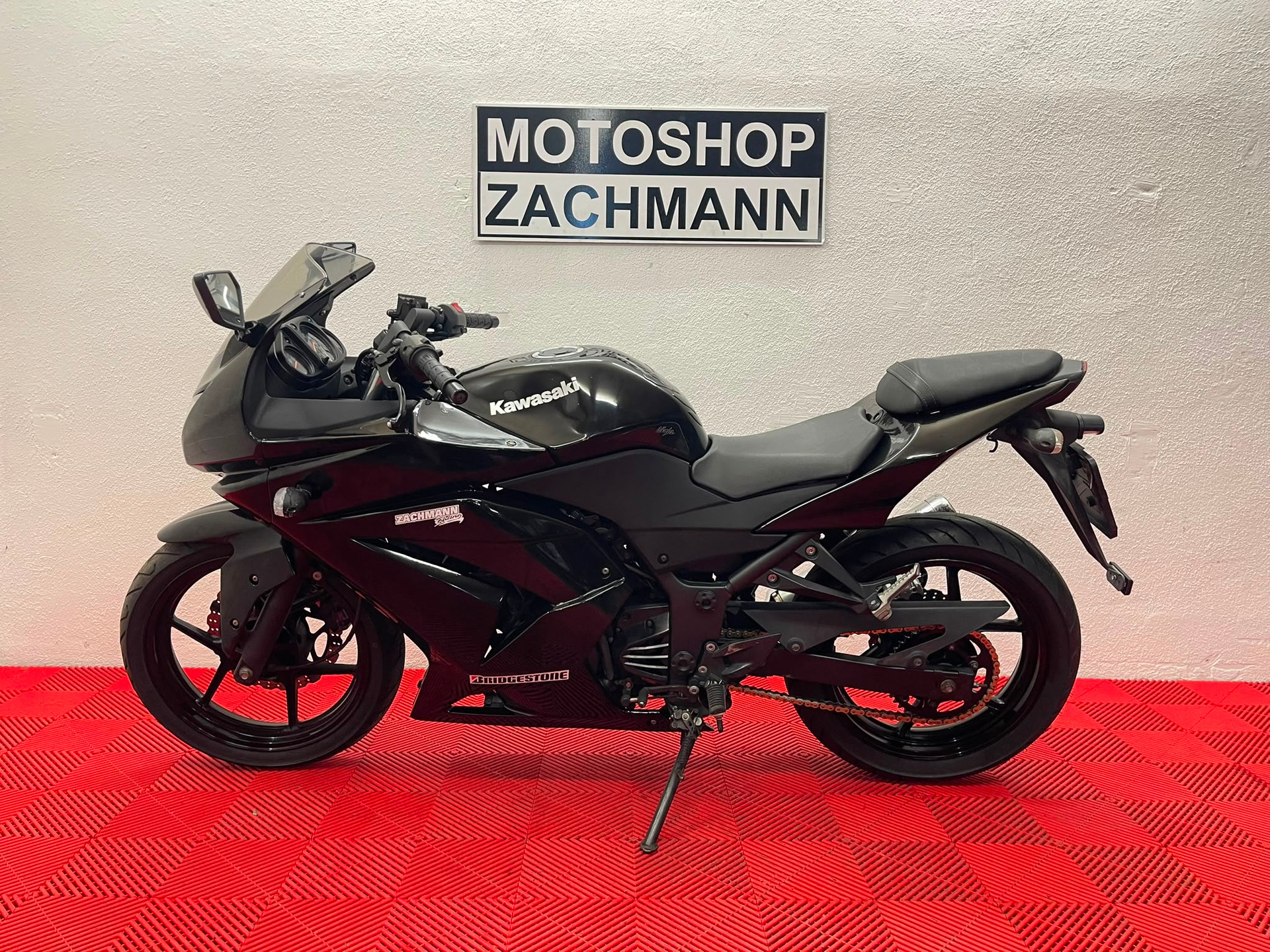 KAWASAKI Ninja 250 R-showroom-element-3