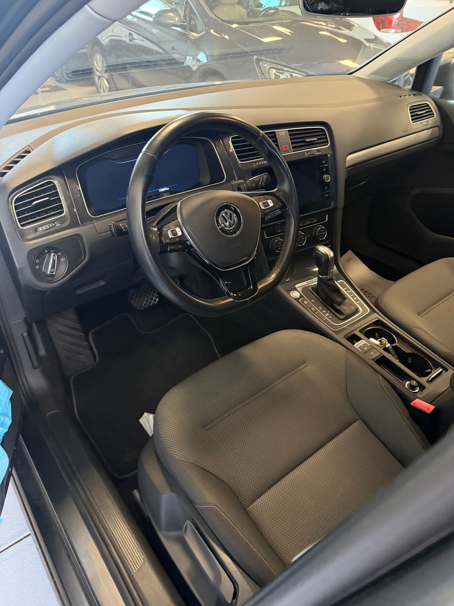 VW Golf 2.0 TDI Comfortline 4Motion DSG-image-10