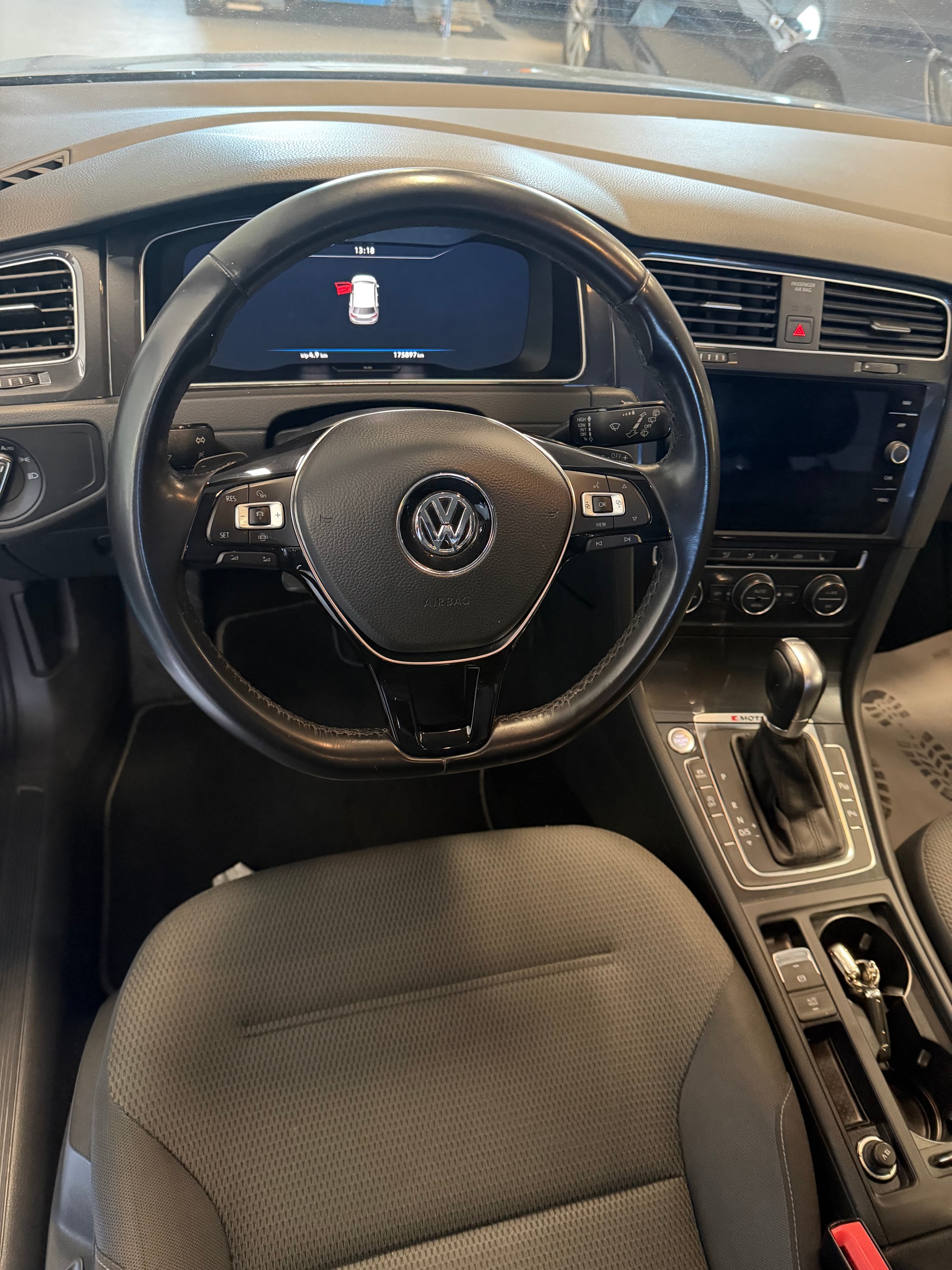 VW Golf 2.0 TDI Comfortline 4Motion DSG-image-11