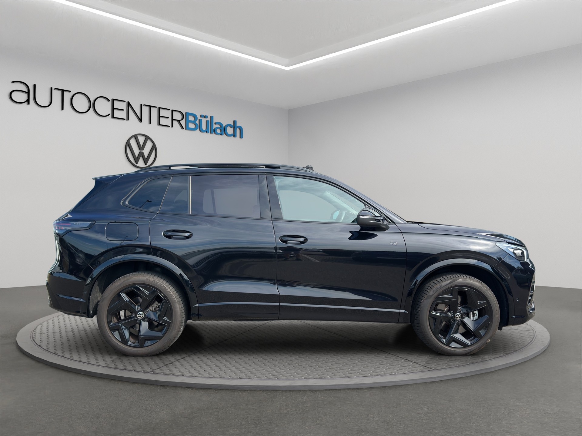 VW Tiguan 2.0 TDI SCR R-Line 4Motion DSG-image-3