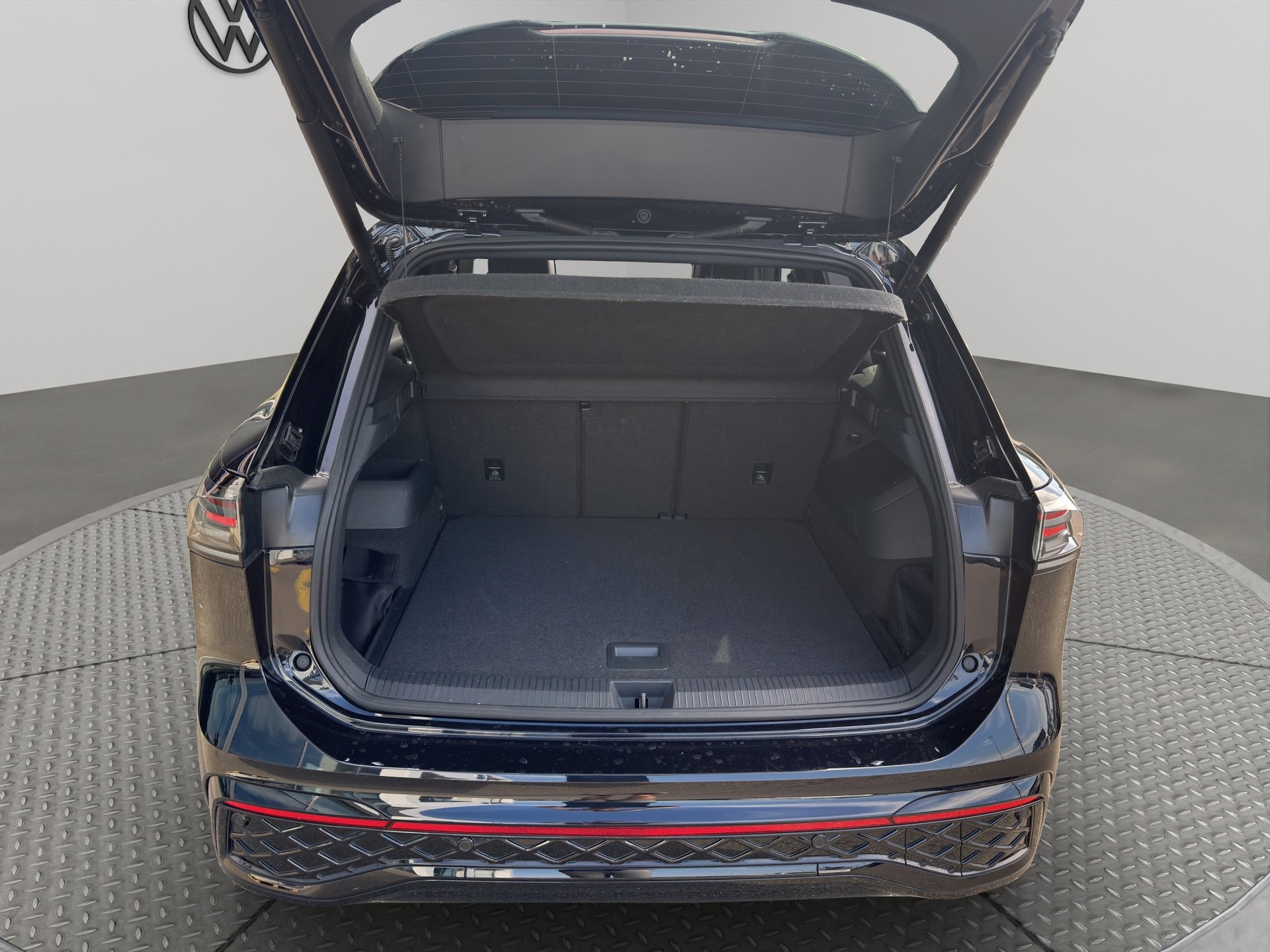 VW Tiguan 2.0 TDI SCR R-Line 4Motion DSG-image-15