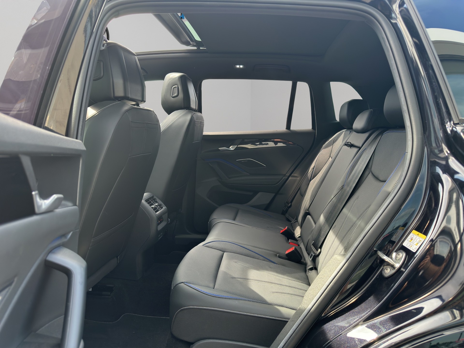 VW Tiguan 2.0 TDI SCR R-Line 4Motion DSG-image-10
