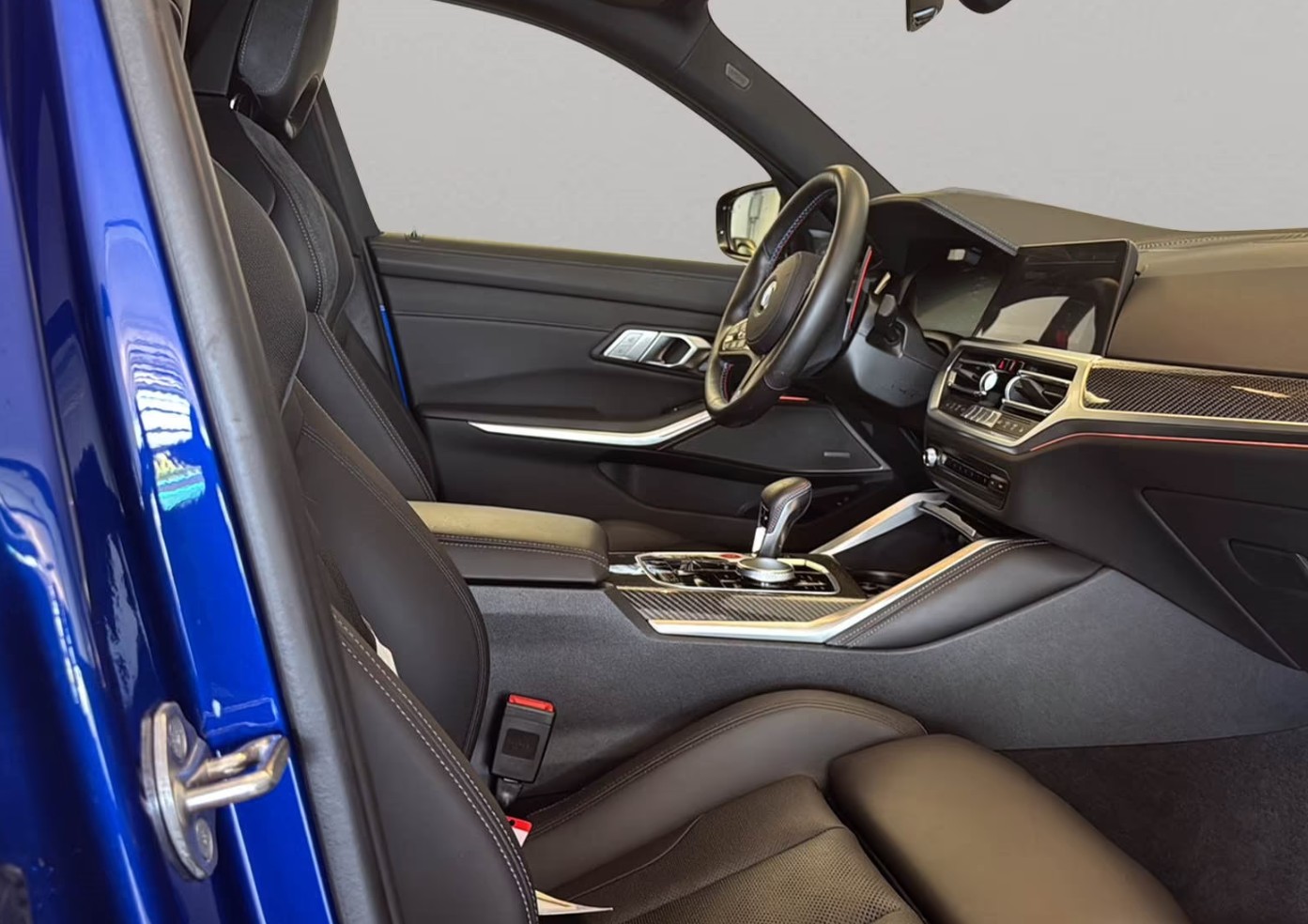 BMW M3 Competition M xDrive INDIVIDUAL-image-6