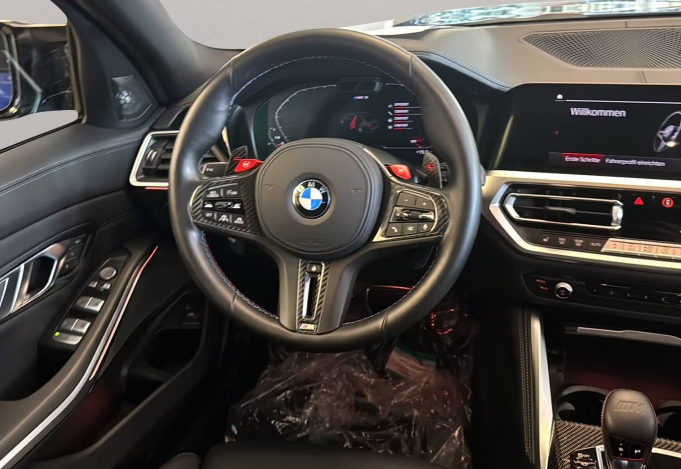 BMW M3 Competition M xDrive INDIVIDUAL-image-4