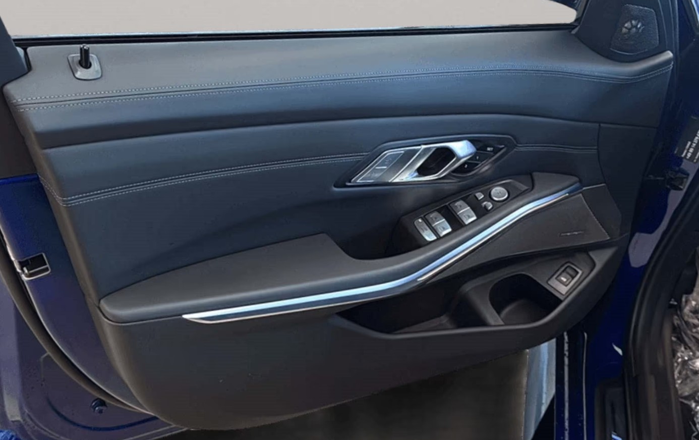 BMW M3 Competition M xDrive INDIVIDUAL-image-7