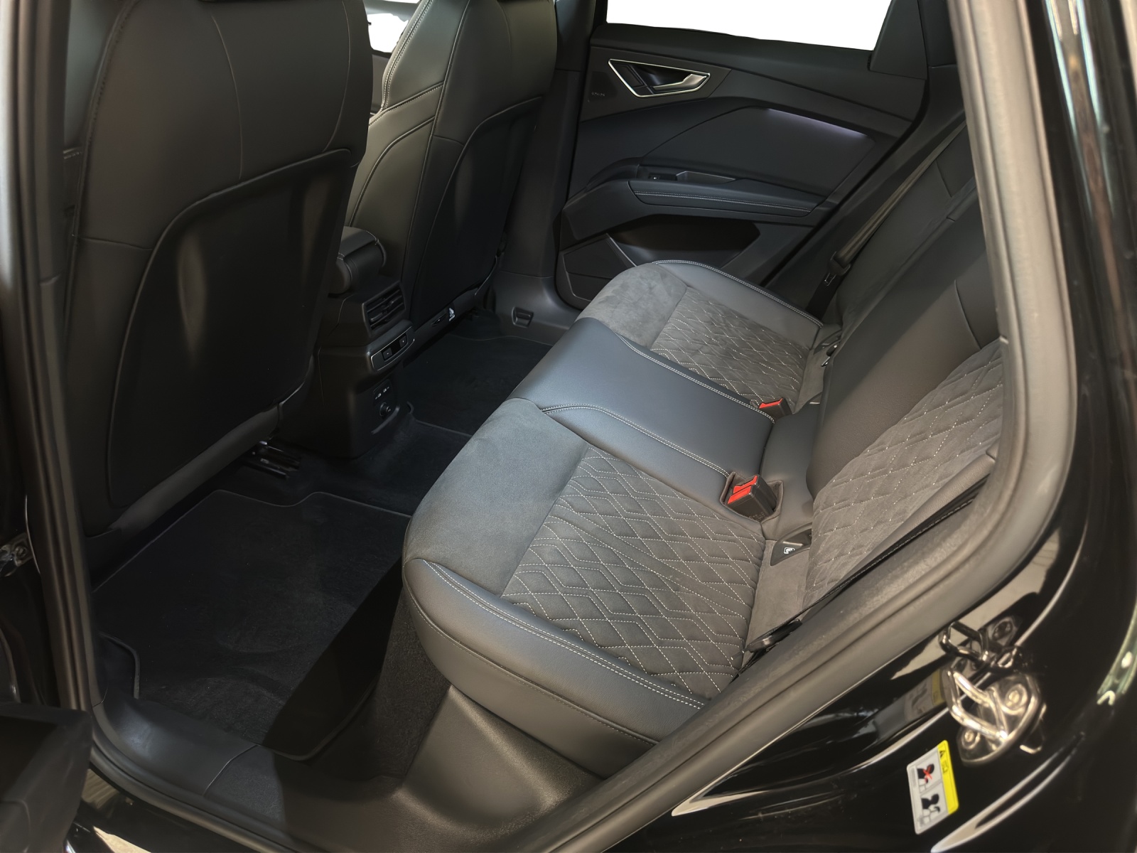 AUDI Q4 Sportback e-tron 50 quattro-image-12