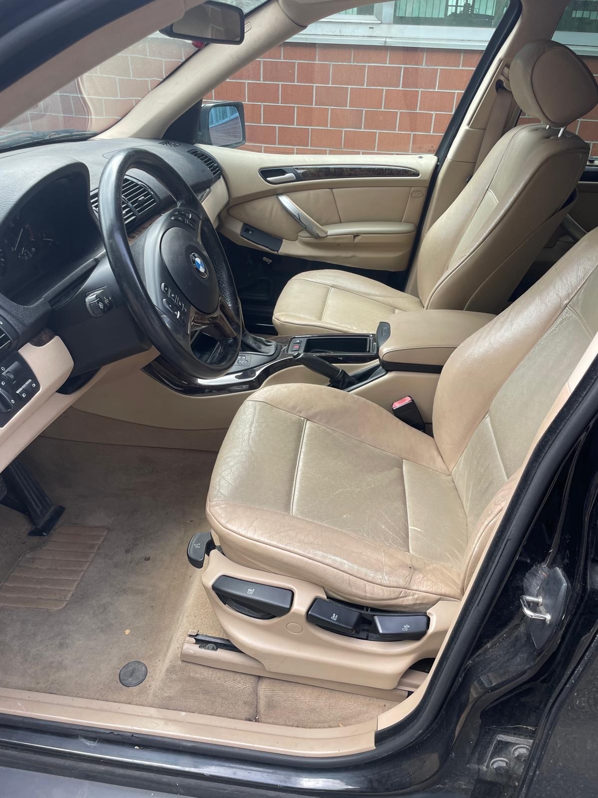 BMW X5 4.4i-image-2