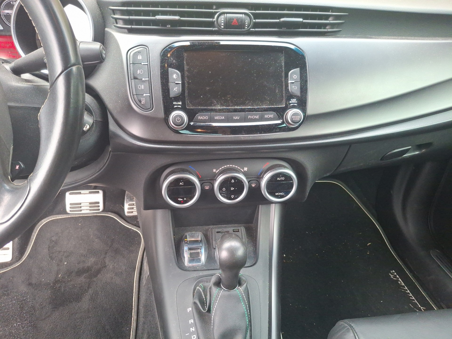 ALFA ROMEO Giulietta 1750 TBi Quadrifoglio Verde TCT-image-8