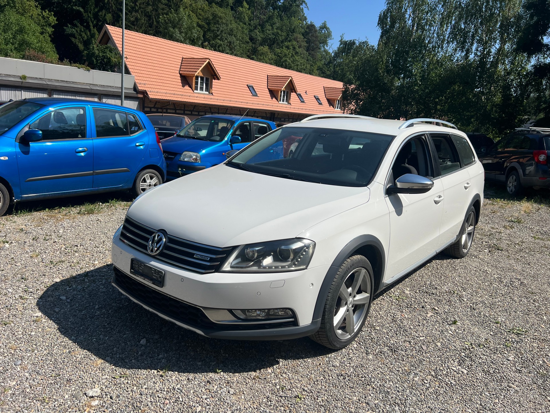 VW Passat Alltrack 2.0 TDI BMT 4Motion-image-2