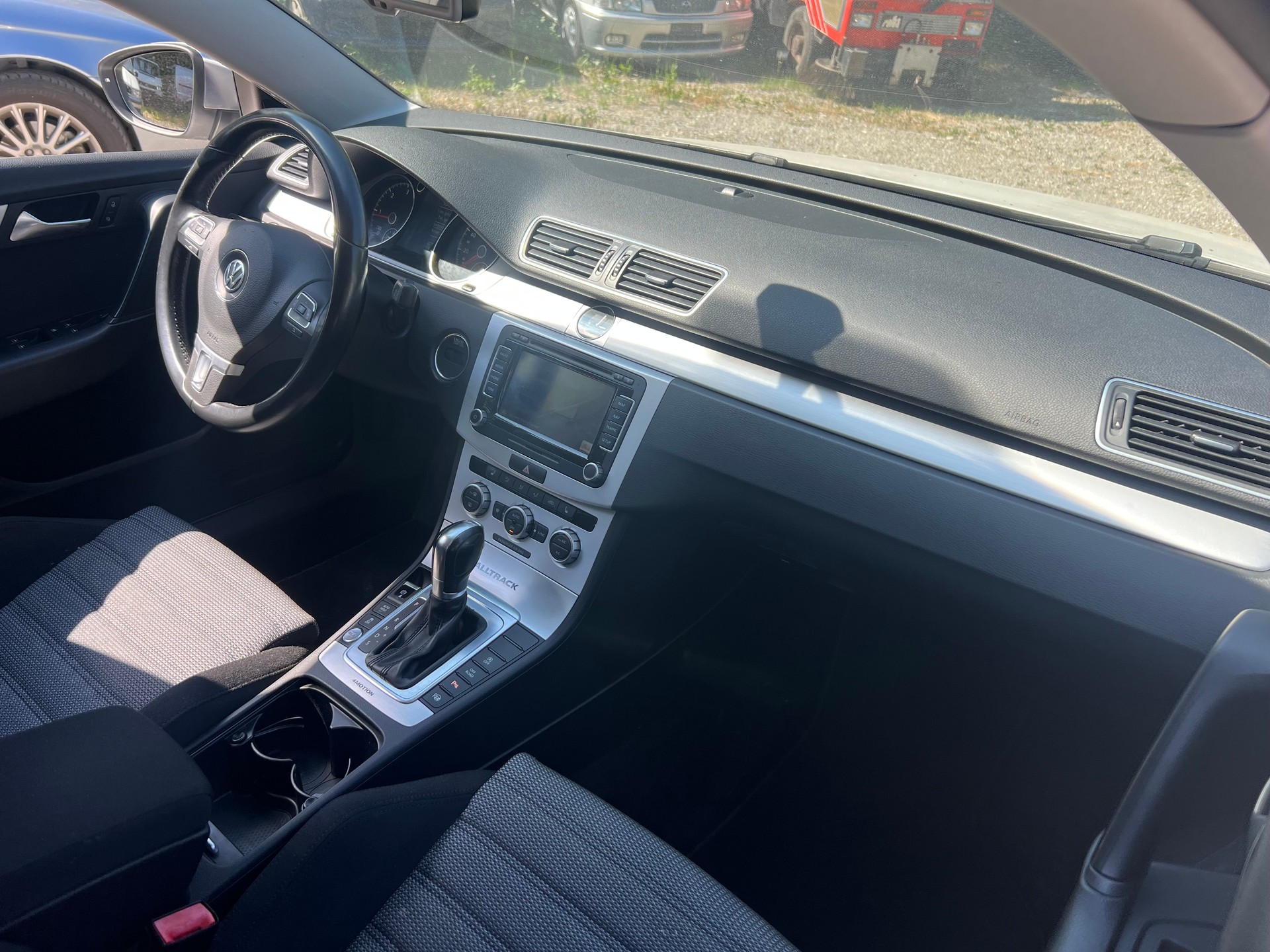 VW Passat Alltrack 2.0 TDI BMT 4Motion-image-10