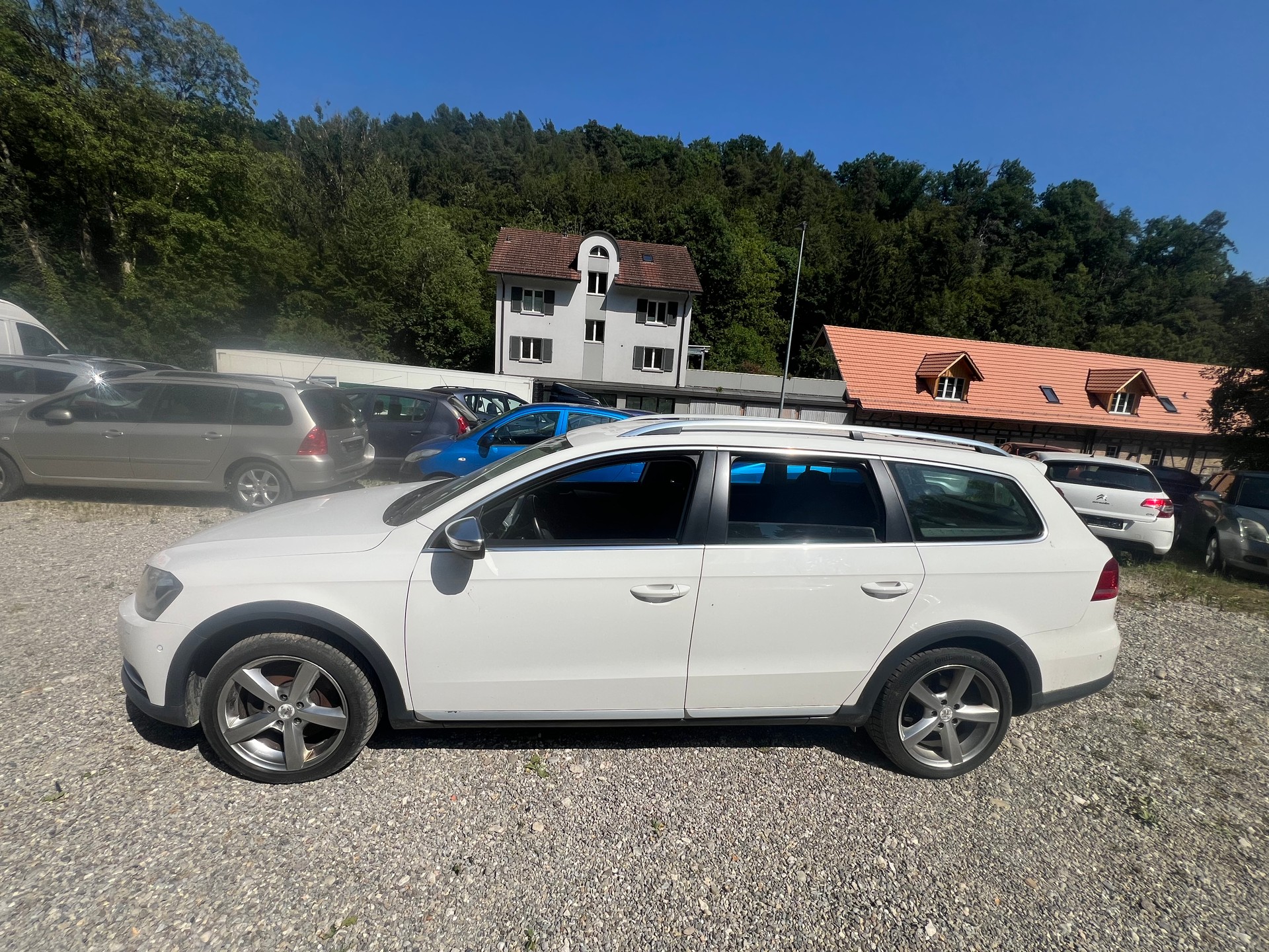 VW Passat Alltrack 2.0 TDI BMT 4Motion-image-7