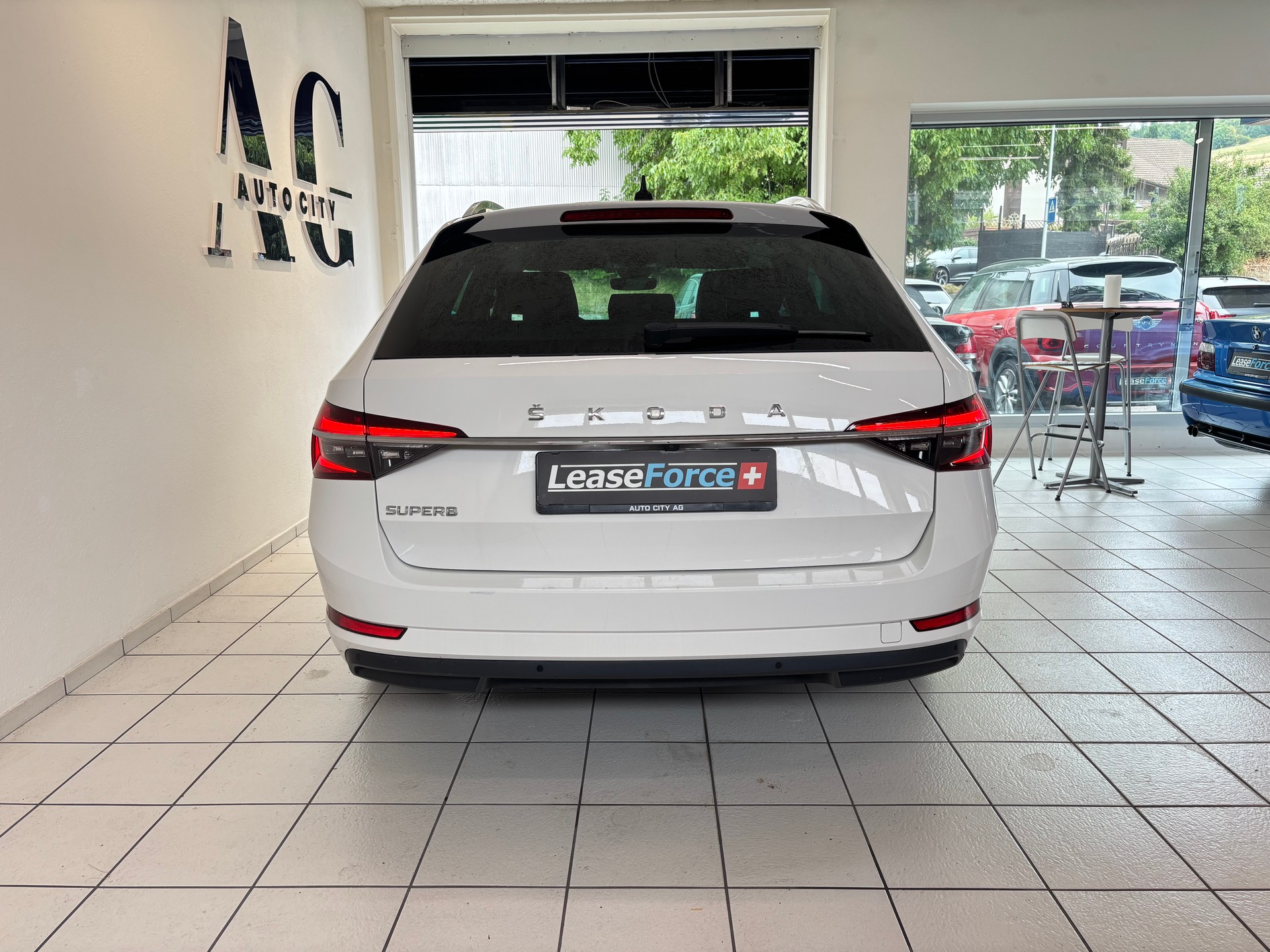 SKODA Superb Combi 2.0 TDi Ambition DSG-image-5