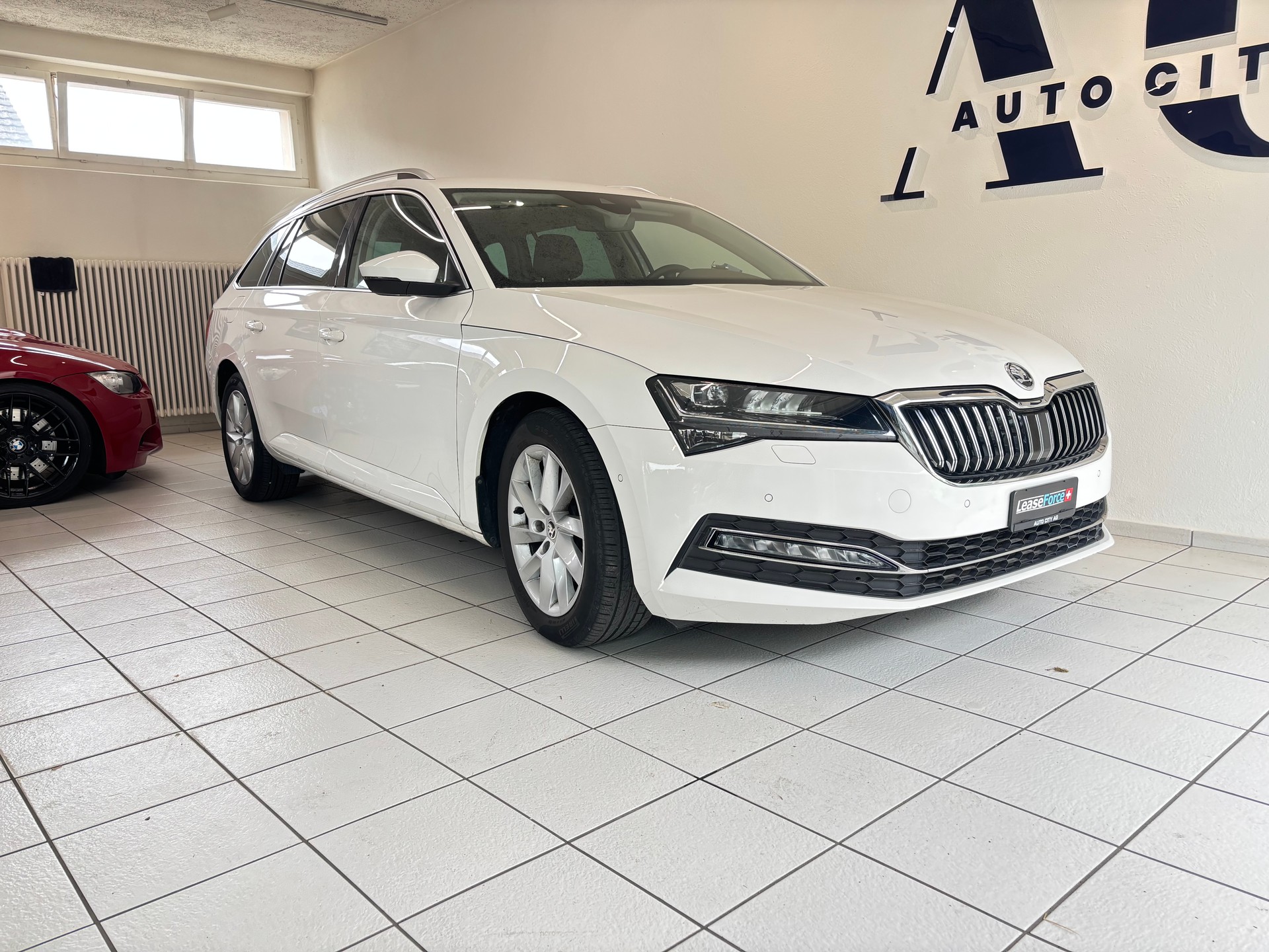 SKODA Superb Combi 2.0 TDi Ambition DSG-image-0