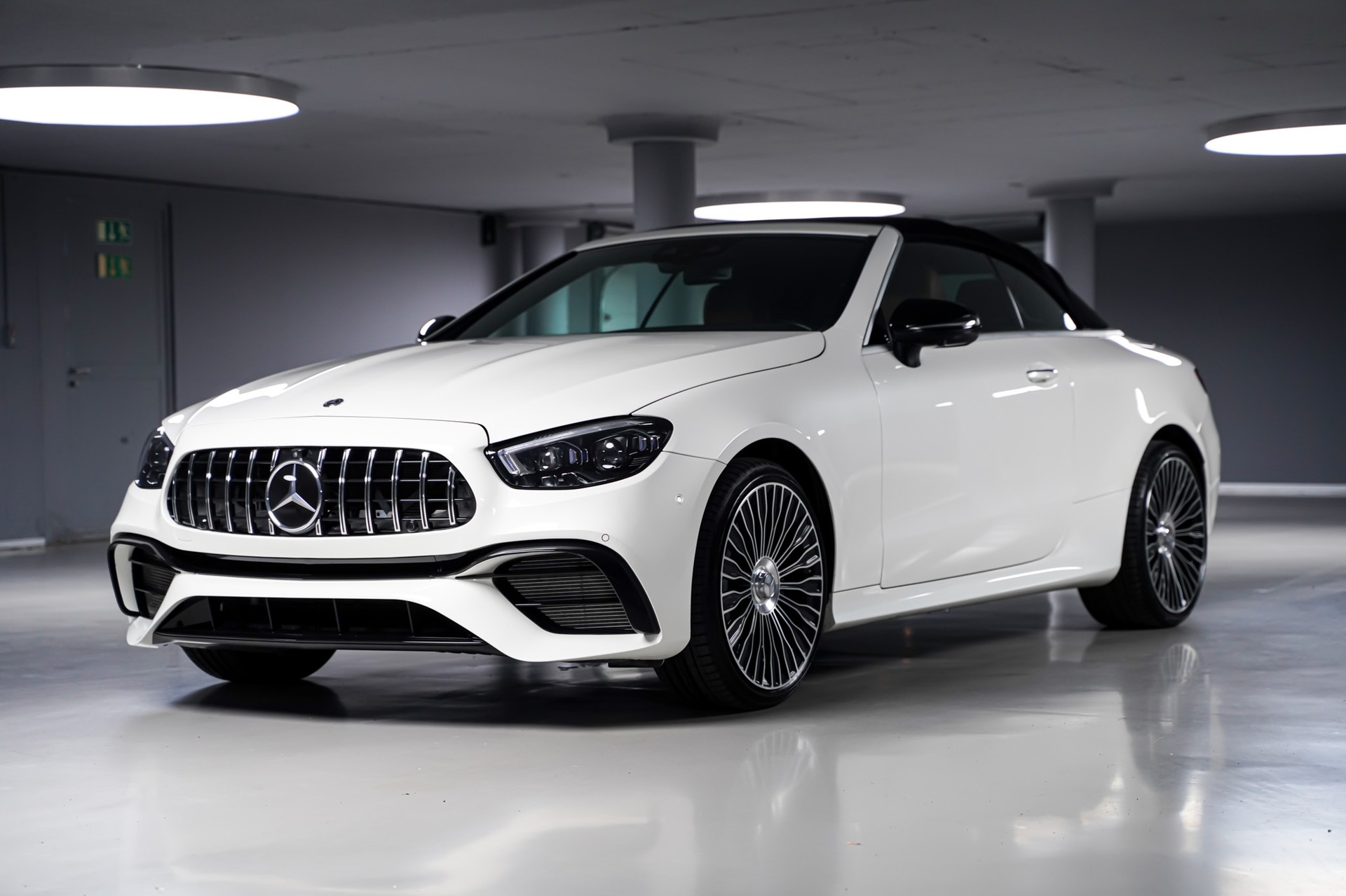 MERCEDES-BENZ E 200 Cabriolet AMG Line 4 Matic 9G-Tronic-image-0