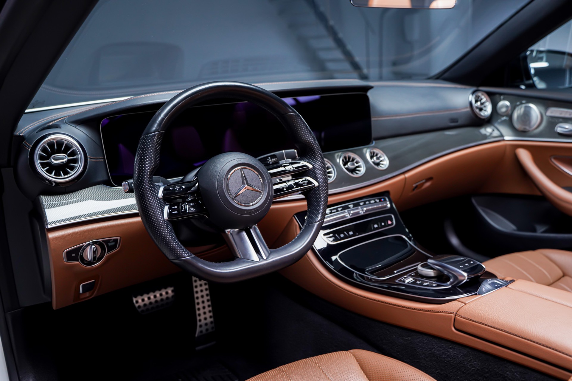 MERCEDES-BENZ E 200 Cabriolet AMG Line 4 Matic 9G-Tronic-image-11