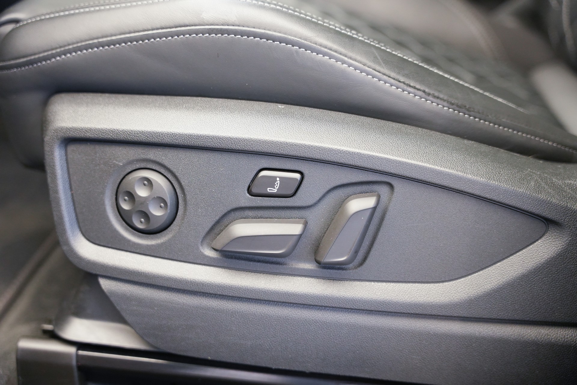 AUDI SQ5 Sportback TDI quattro tiptronic *CH-Fahrzeug* *Panorama*-image-19