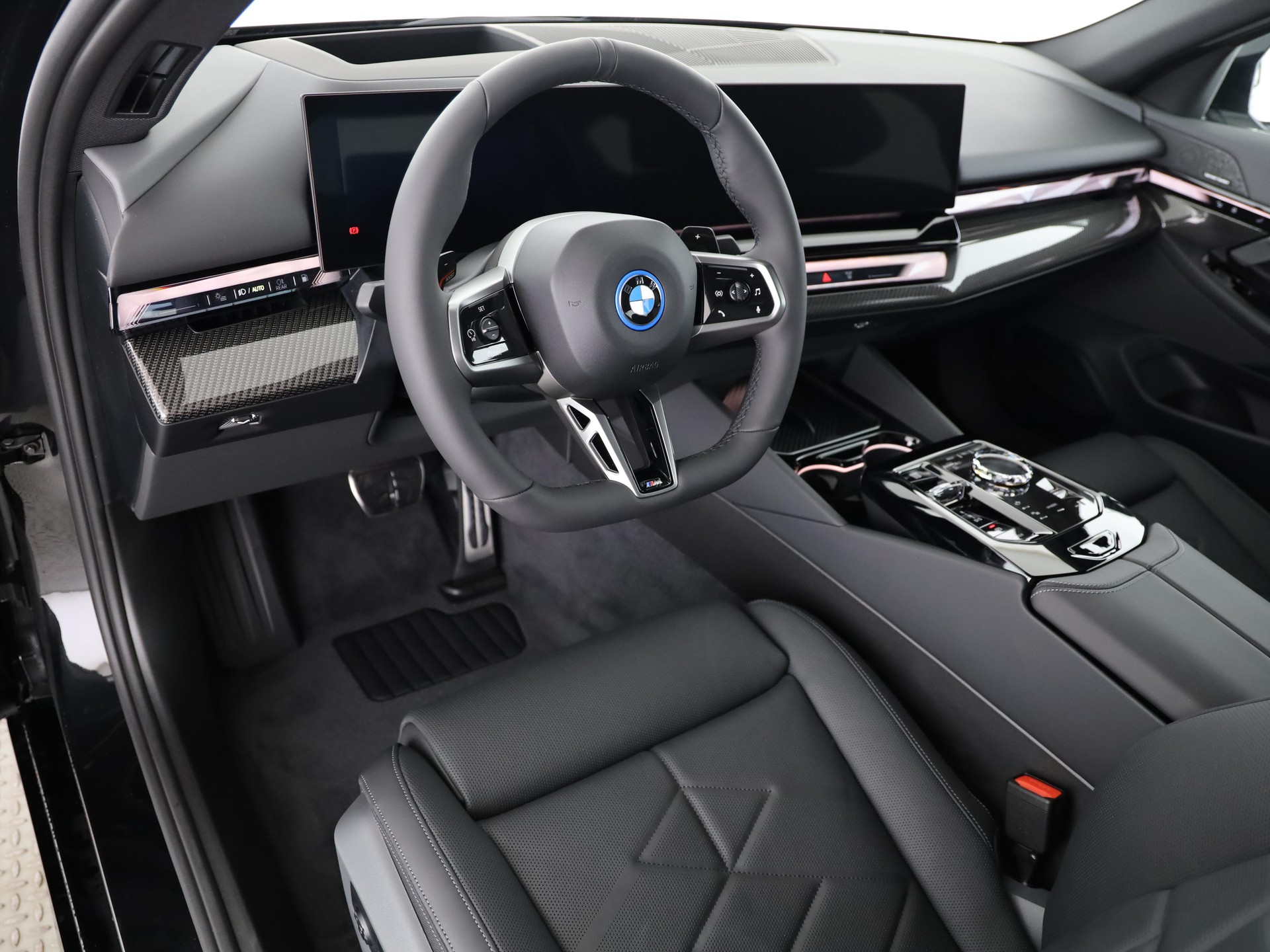 BMW 550e xDrive-image-7