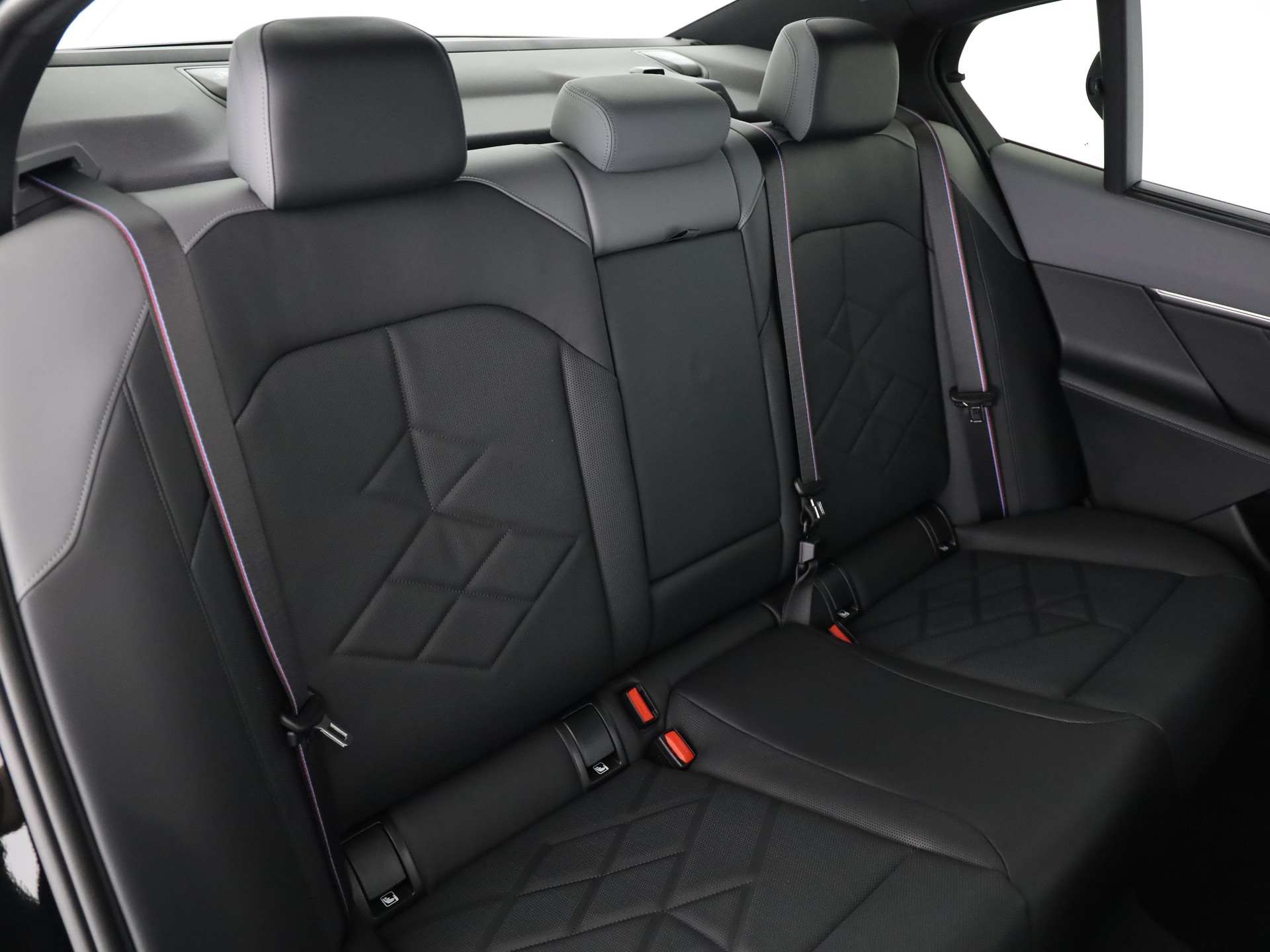 BMW 550e xDrive-image-15