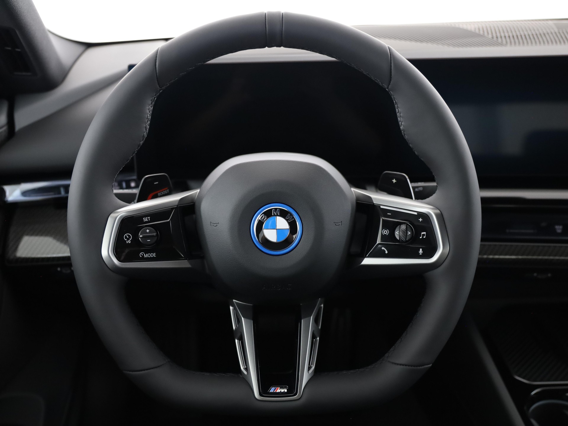 BMW 550e xDrive-image-18