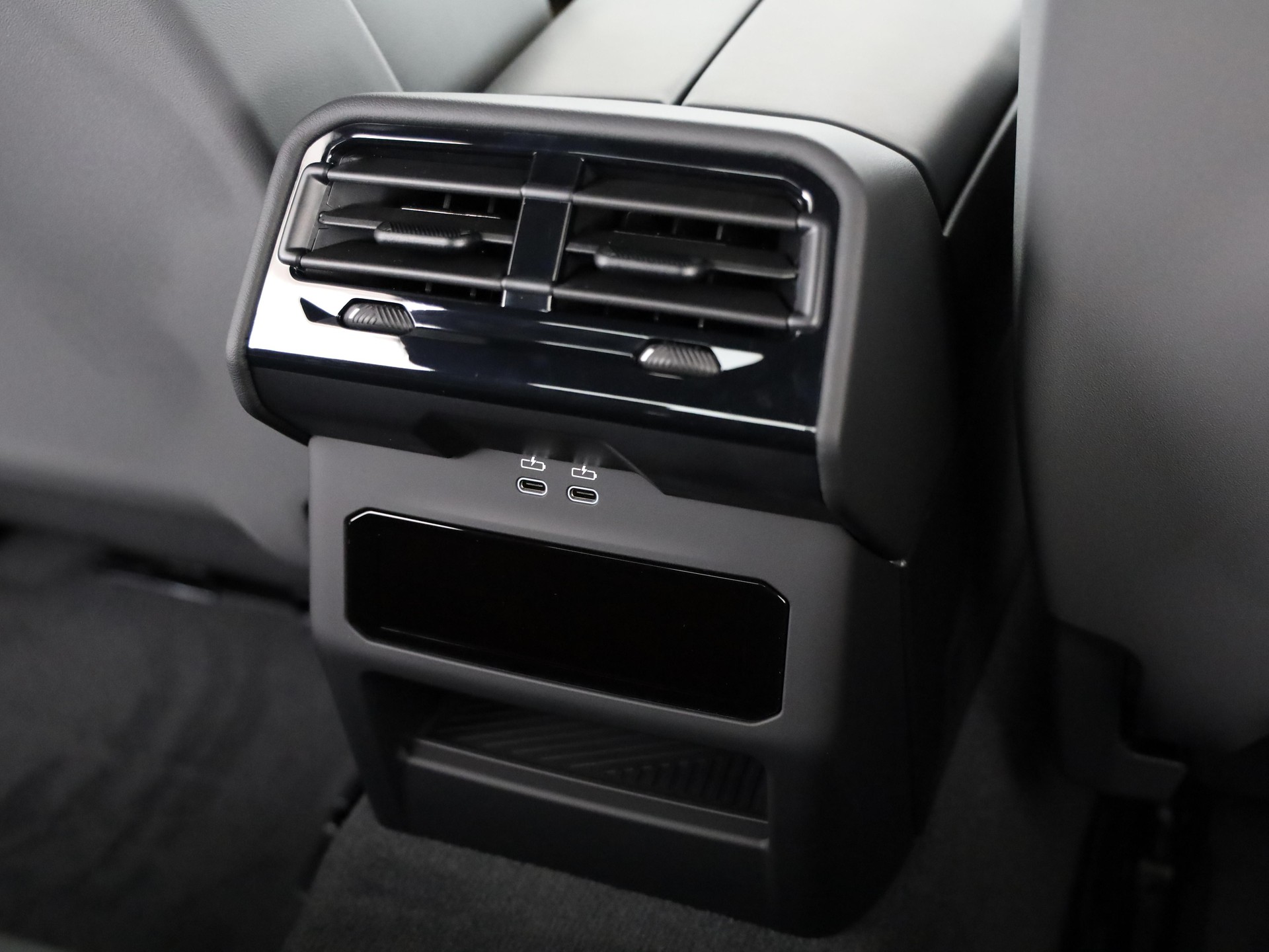 BMW 550e xDrive-image-19