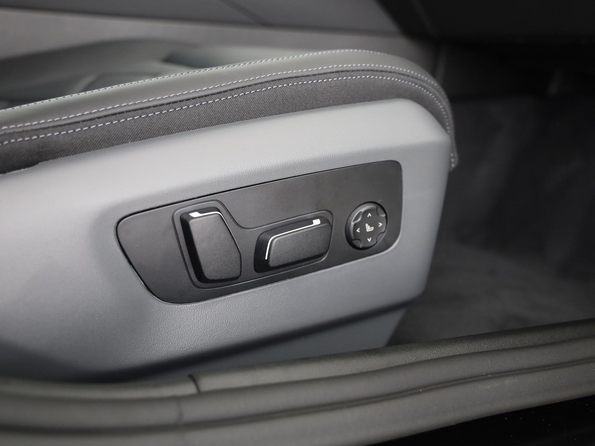 BMW 550e xDrive-image-14