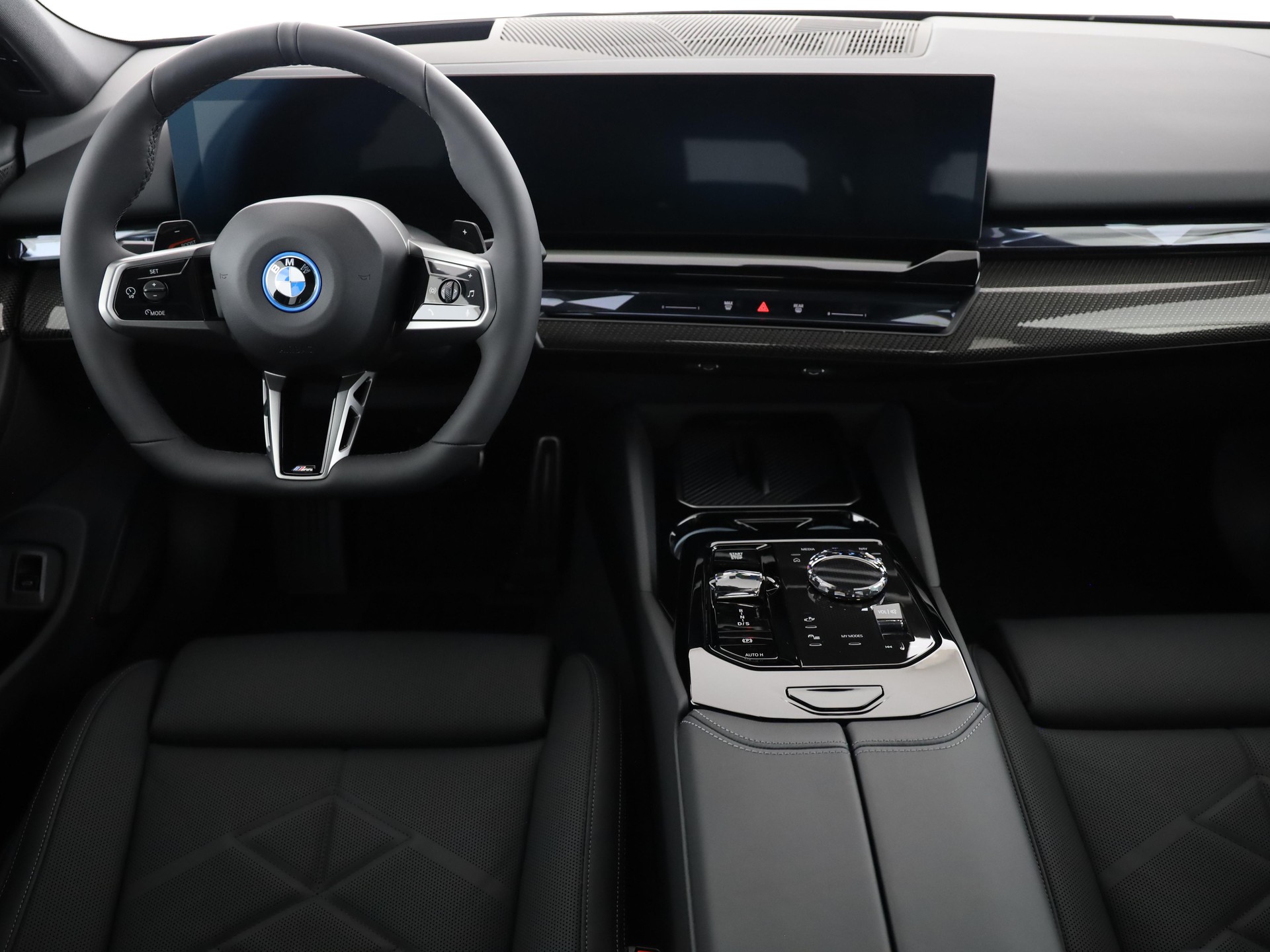 BMW 550e xDrive-image-6