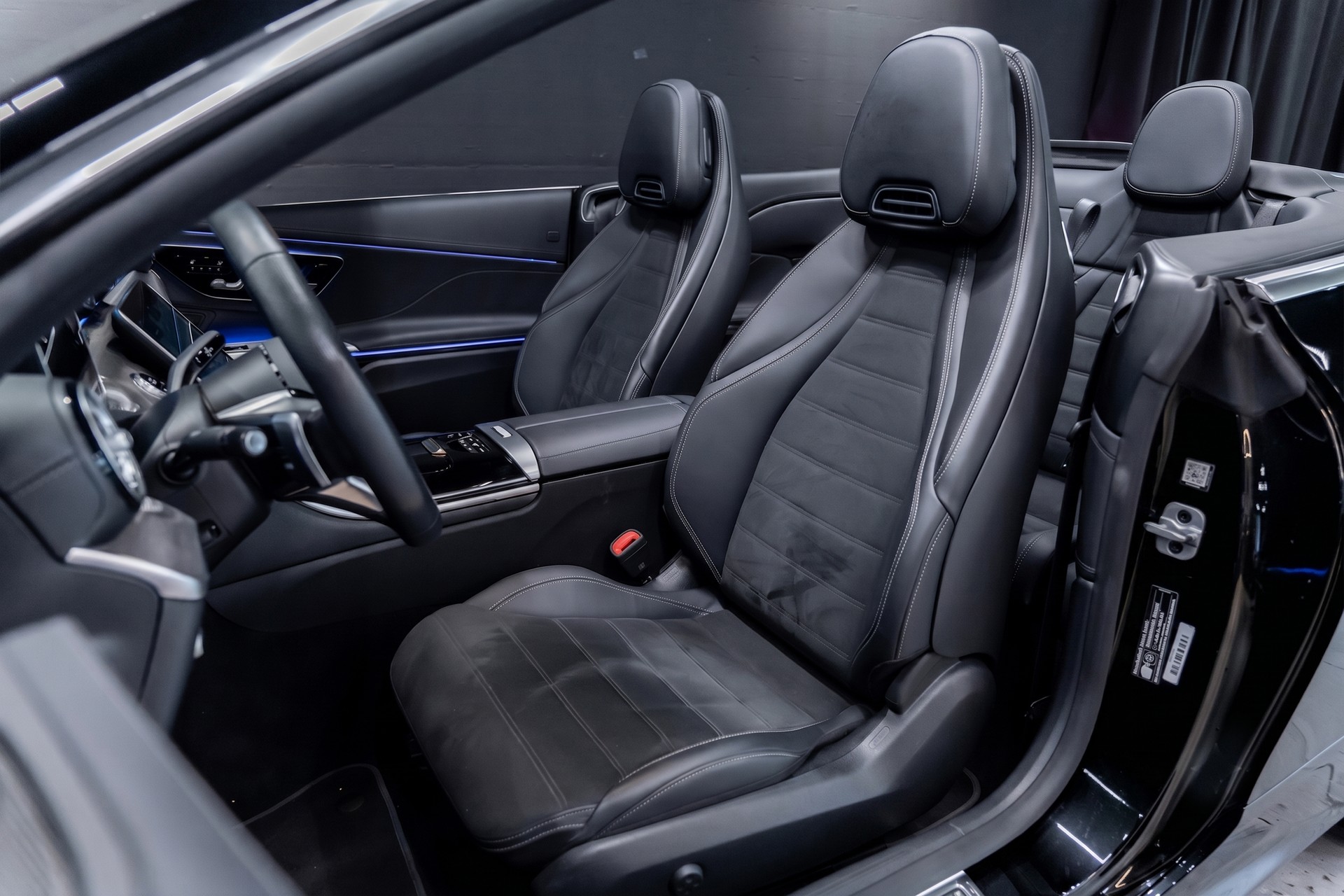 MERCEDES-BENZ CLE 200 Cabrio 4Matic 9G-Tronic-image-15