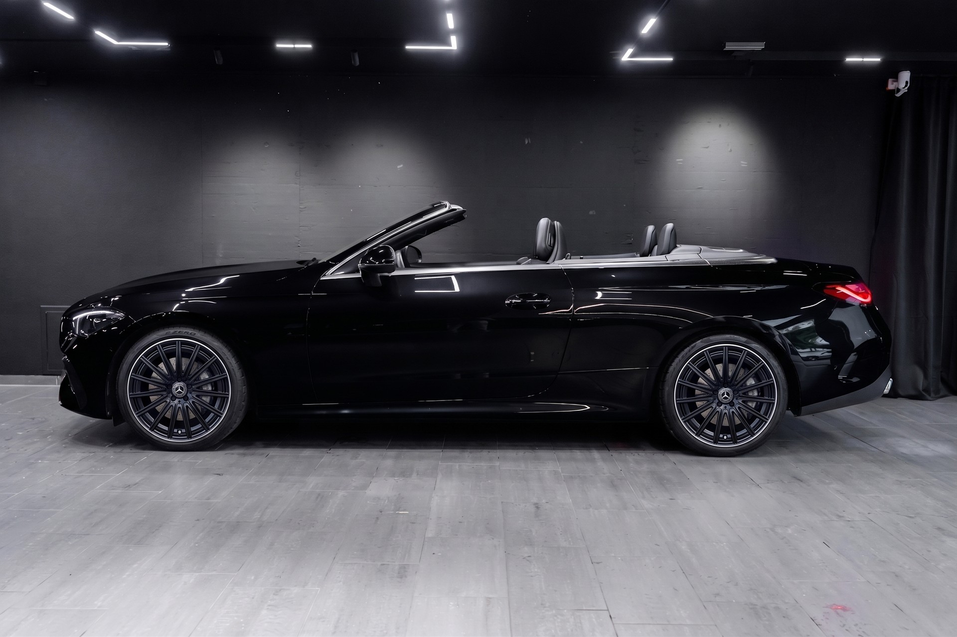 MERCEDES-BENZ CLE 200 Cabrio 4Matic 9G-Tronic-image-3