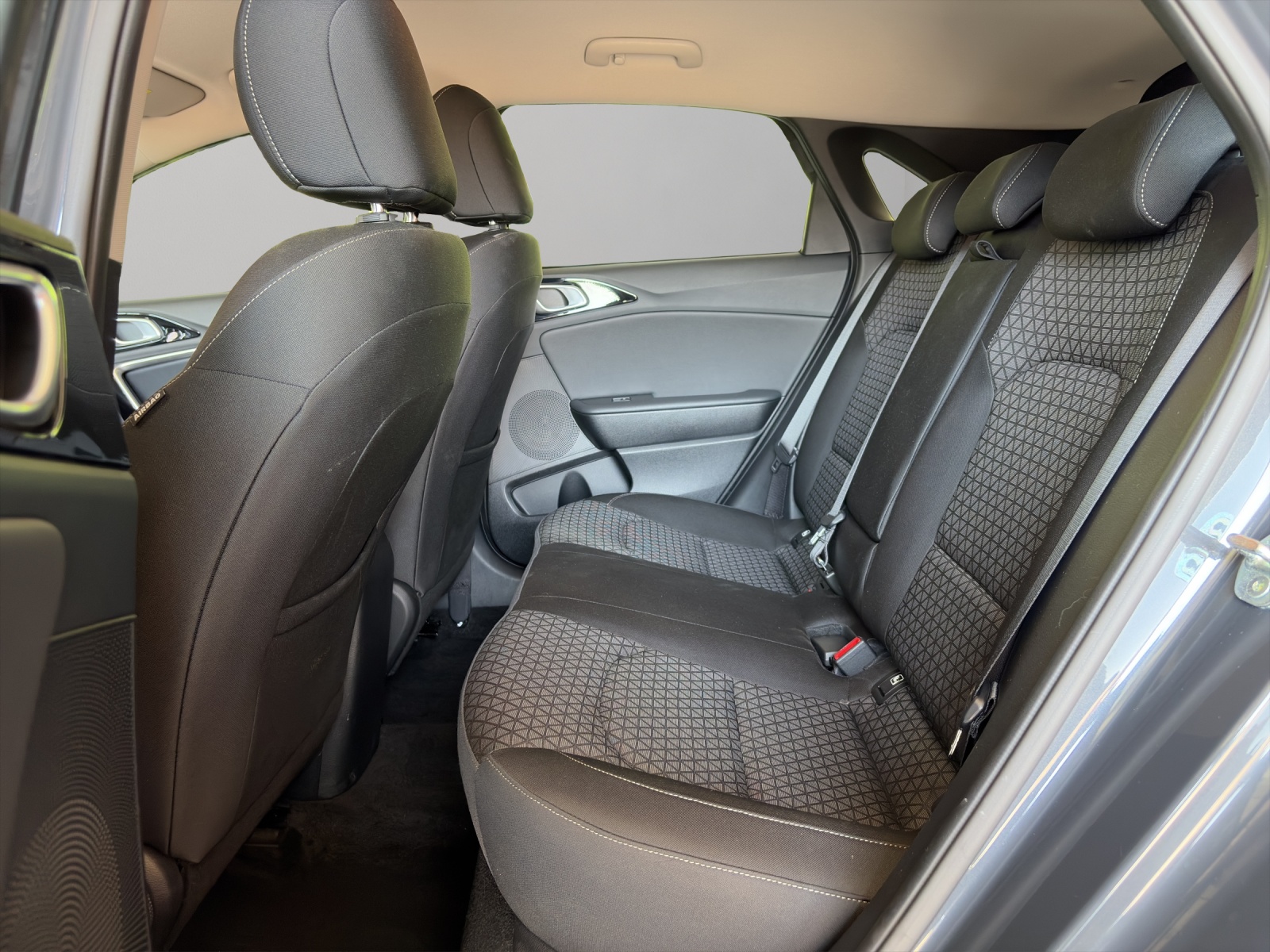 KIA Ceed 1.5 T-GDi MHEV Power DCT / Rückfahrkamera / Einparkhilfe hinten / Tempomat / Alarmanlage / inkl. Winterreifen-image-13