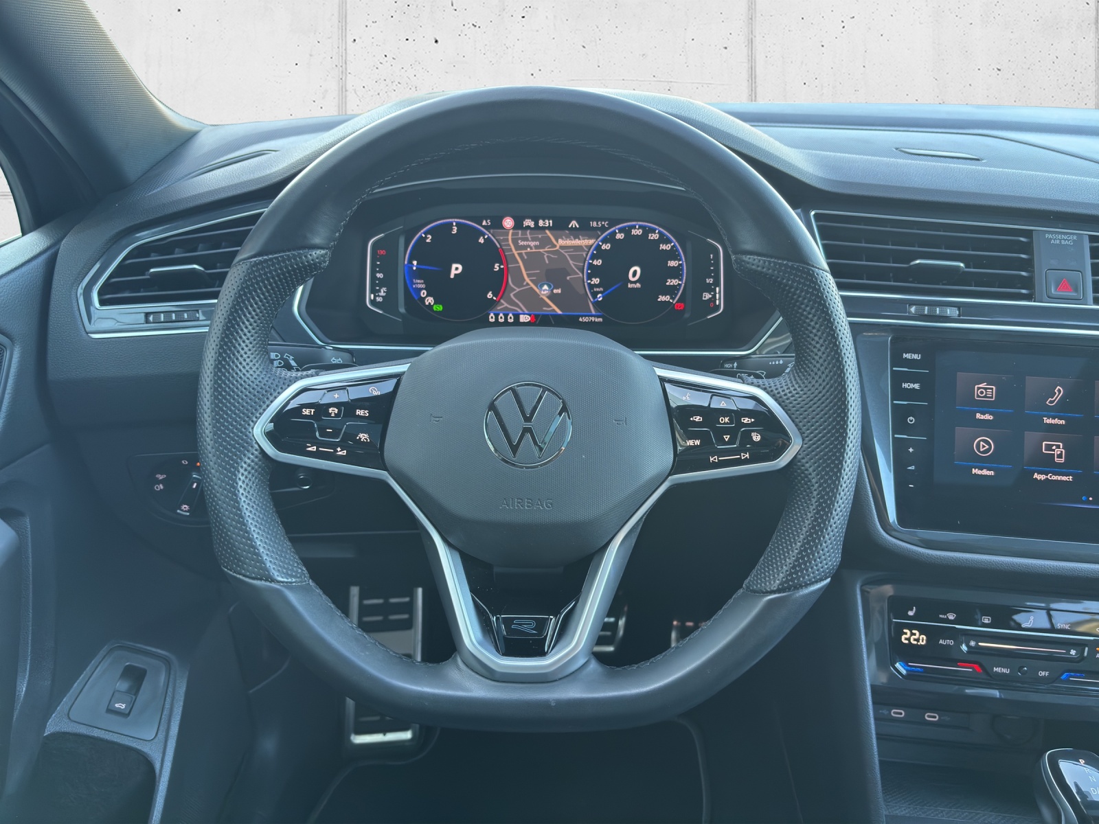 VW Tiguan Allspace 2.0 TDI SCR R-Line 4Motion DSG mit AHK, Panorama-Schiebedach, Winterräder, usw.-image-13