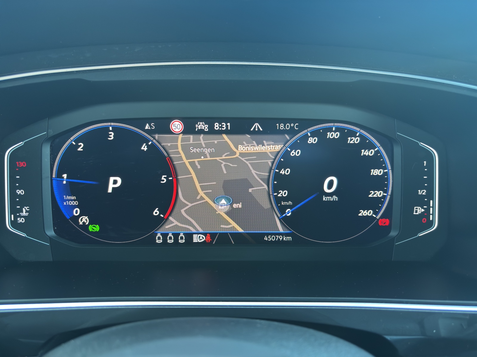 VW Tiguan Allspace 2.0 TDI SCR R-Line 4Motion DSG mit AHK, Panorama-Schiebedach, Winterräder, usw.-image-17