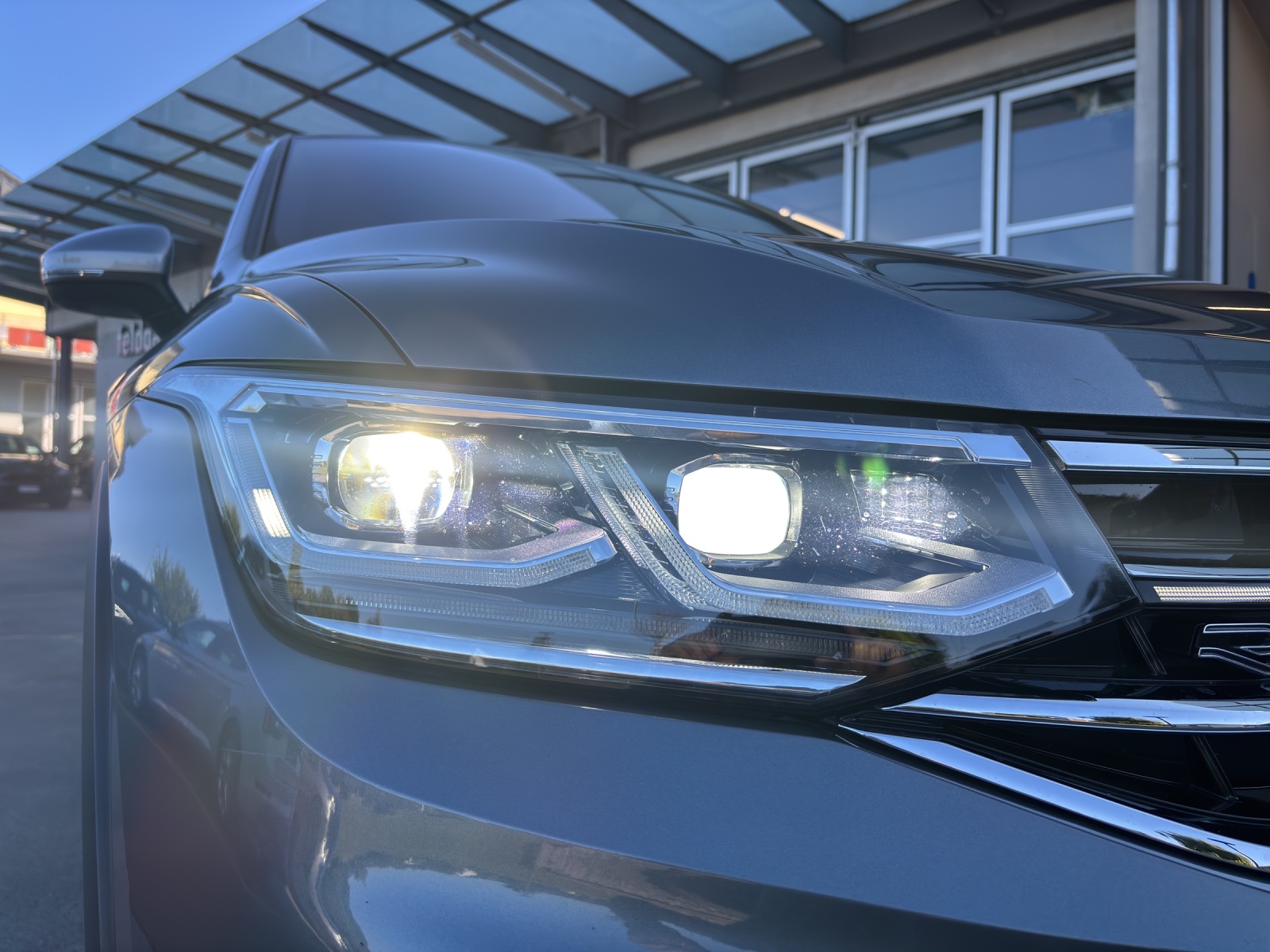 VW Tiguan Allspace 2.0 TDI SCR R-Line 4Motion DSG mit AHK, Panorama-Schiebedach, Winterräder, usw.-image-11