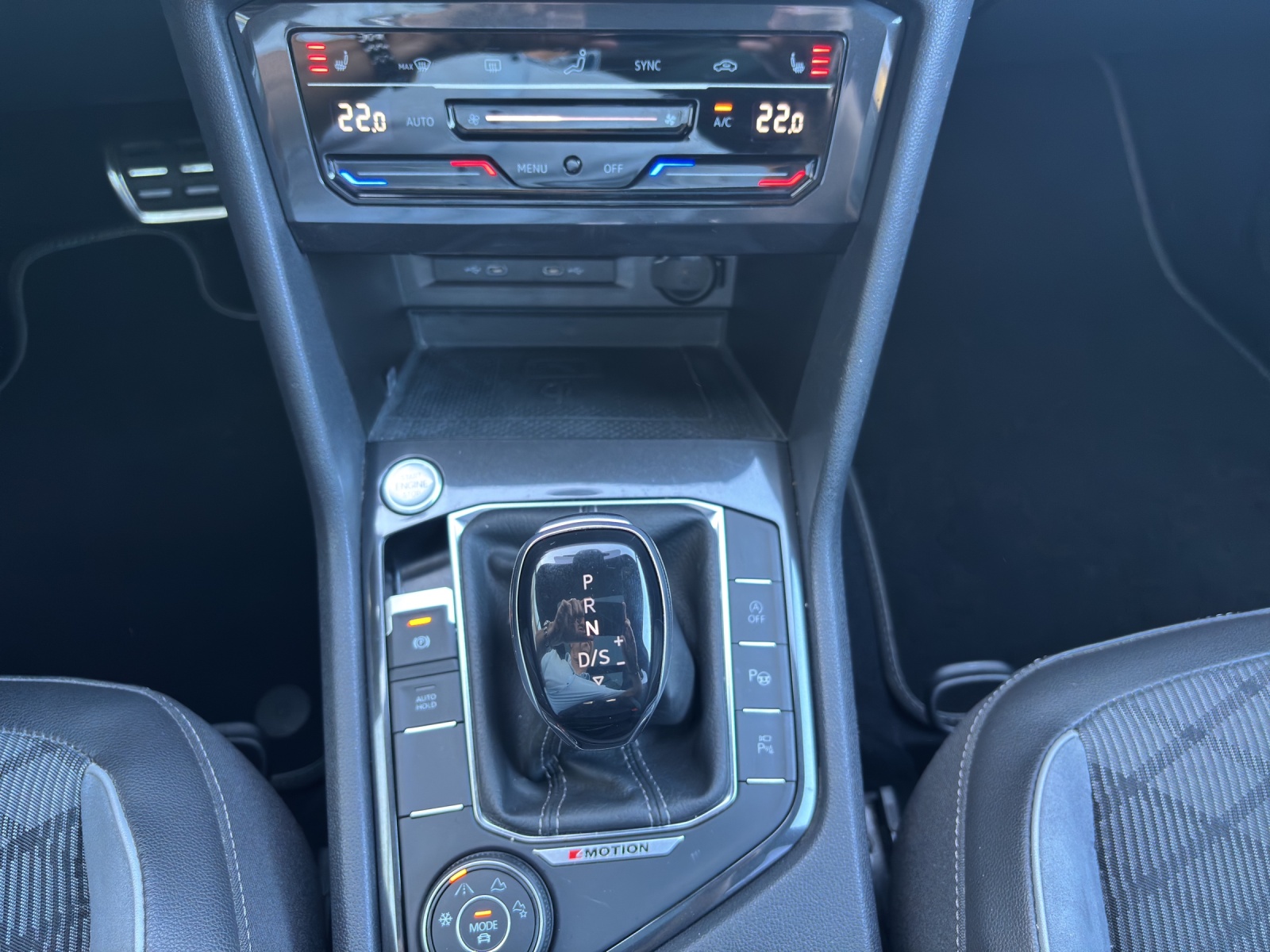 VW Tiguan Allspace 2.0 TDI SCR R-Line 4Motion DSG mit AHK, Panorama-Schiebedach, Winterräder, usw.-image-19