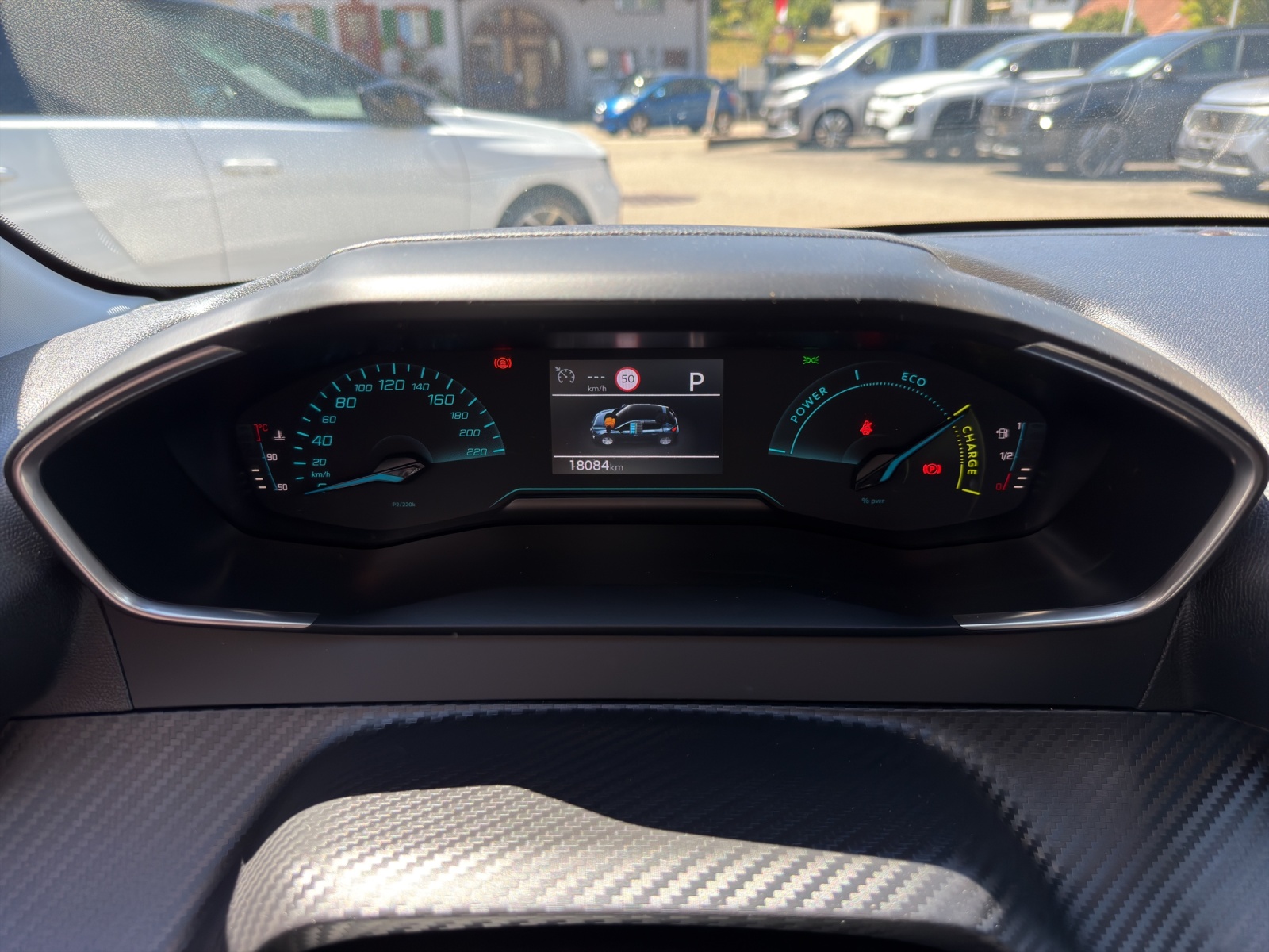 PEUGEOT 208 1.2 Hybrid Style-image-8