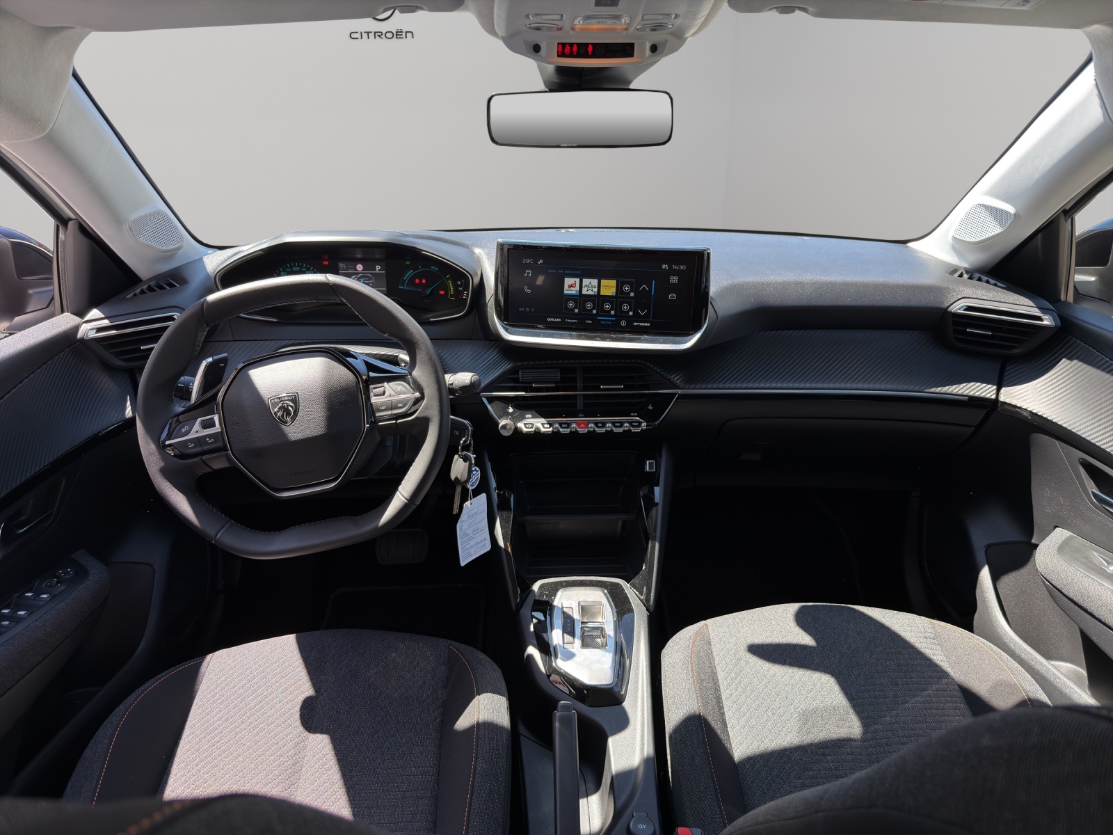 PEUGEOT 208 1.2 Hybrid Style-image-6