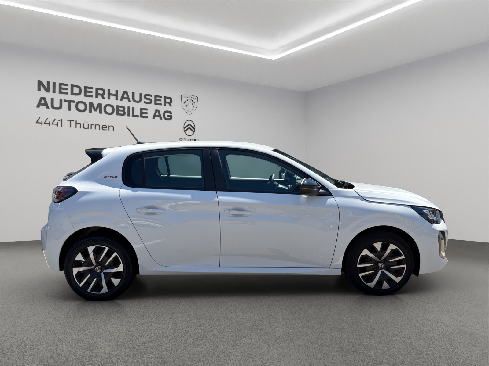 PEUGEOT 208 1.2 Hybrid Style-image-1