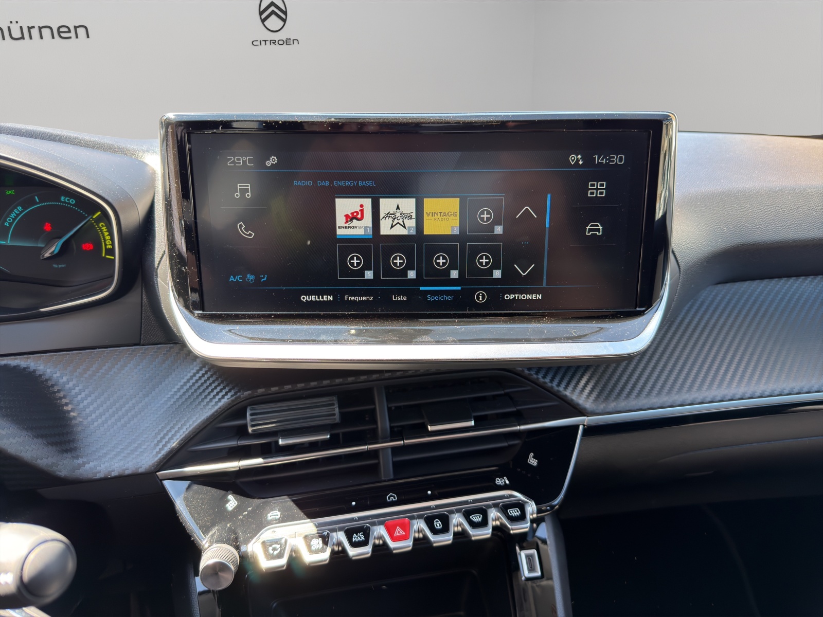 PEUGEOT 208 1.2 Hybrid Style-image-7