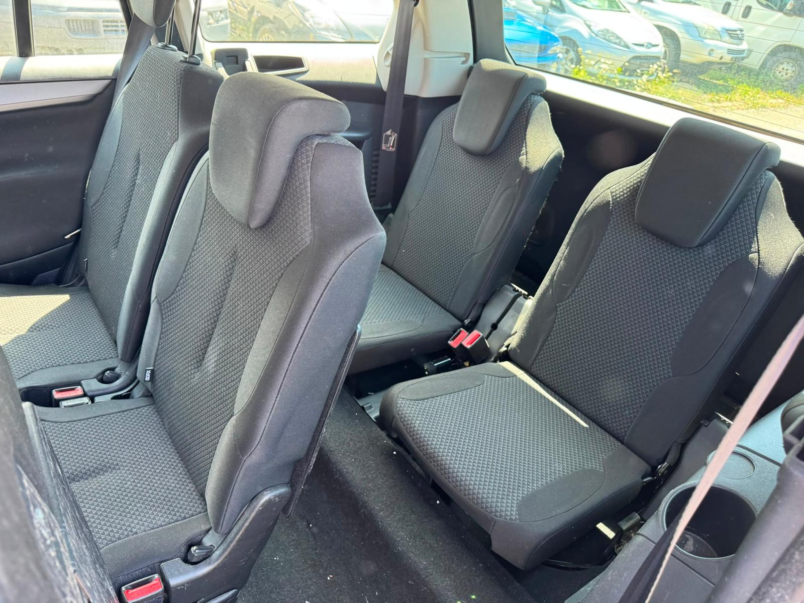 CITROEN Grand C4 Picasso 1.6 HDI 16V Séduction EGS6-image-3