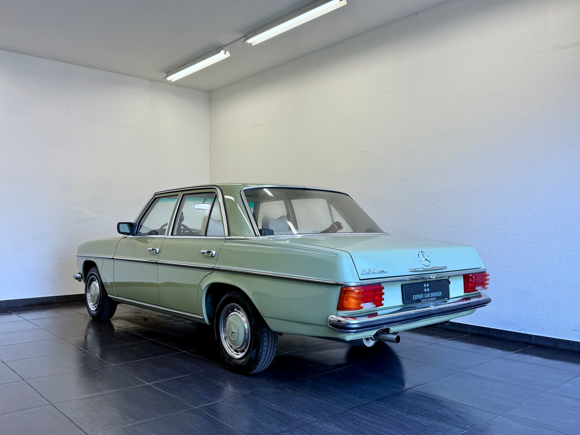 MERCEDES-BENZ .4-image-6