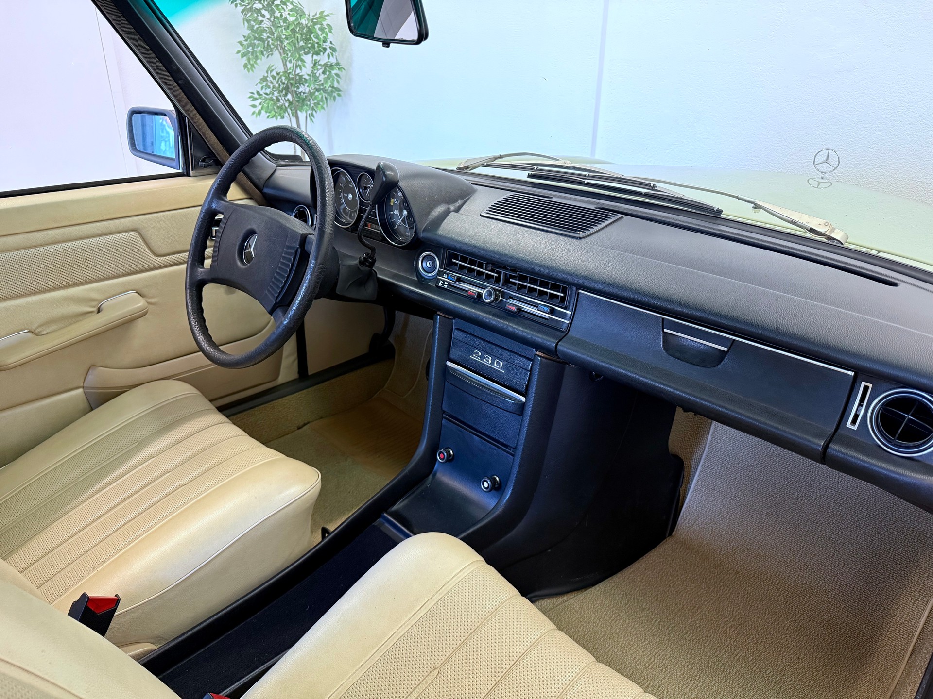MERCEDES-BENZ .4-image-18