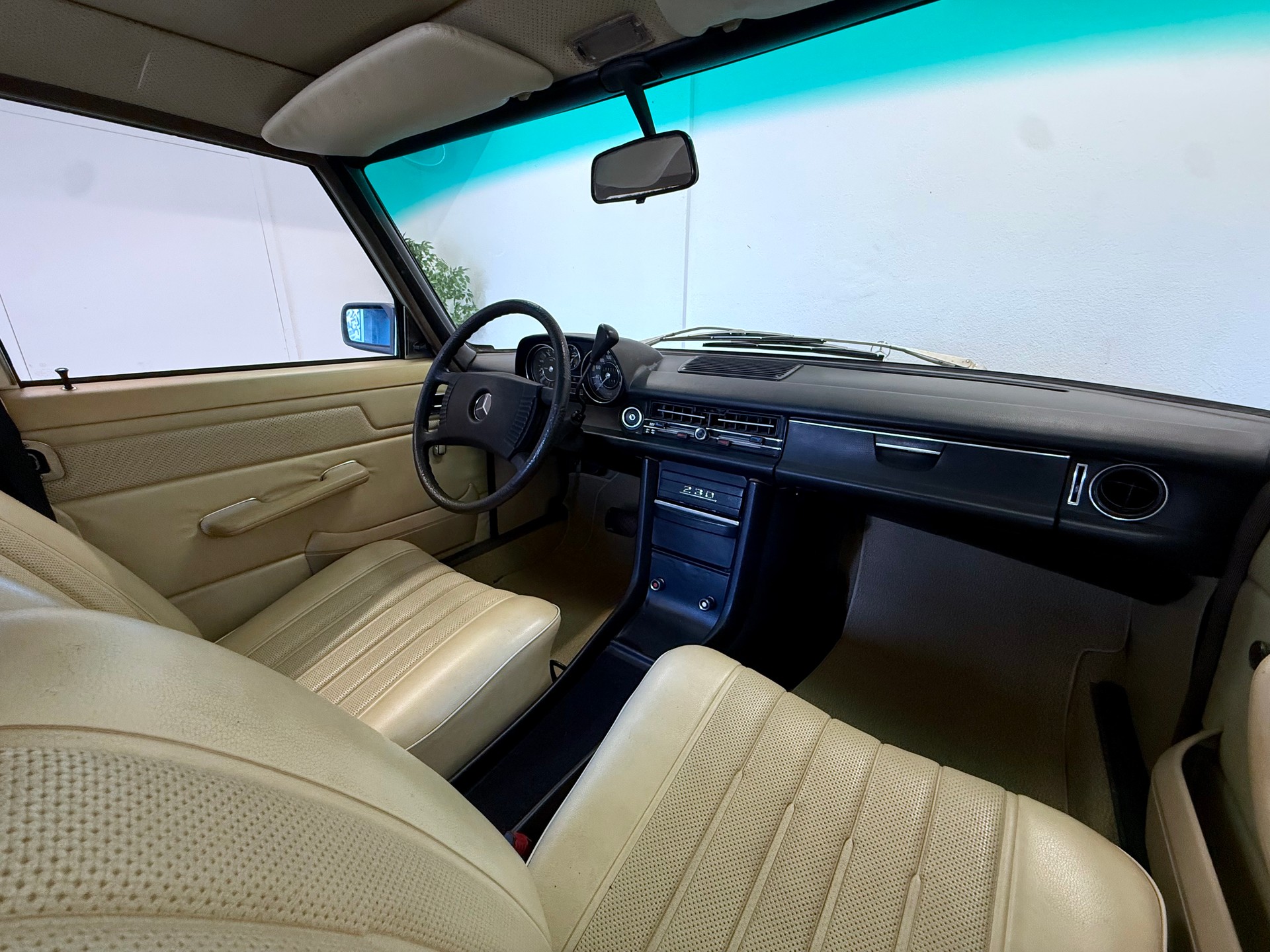 MERCEDES-BENZ .4-image-17