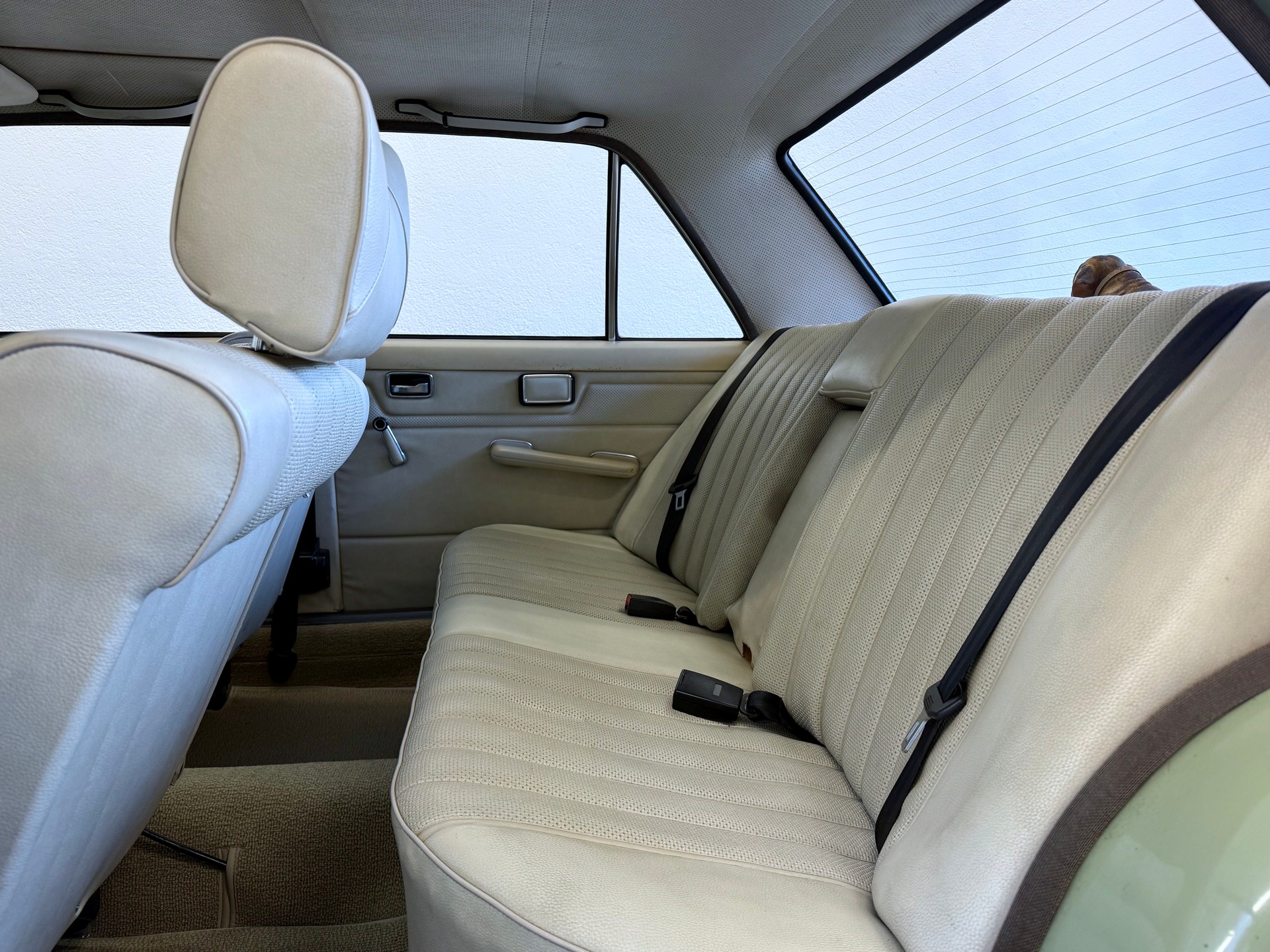 MERCEDES-BENZ .4-image-13
