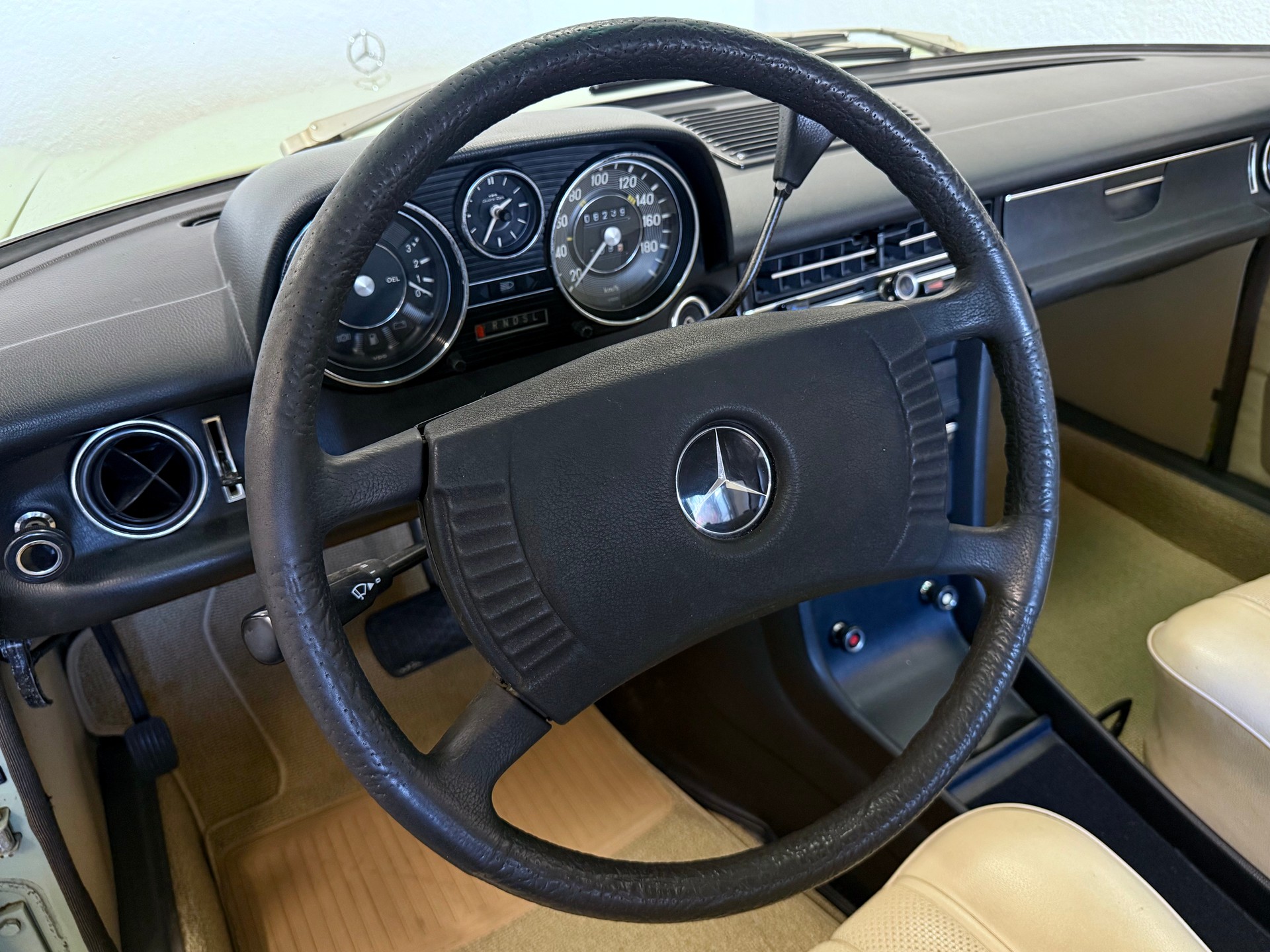 MERCEDES-BENZ .4-image-12