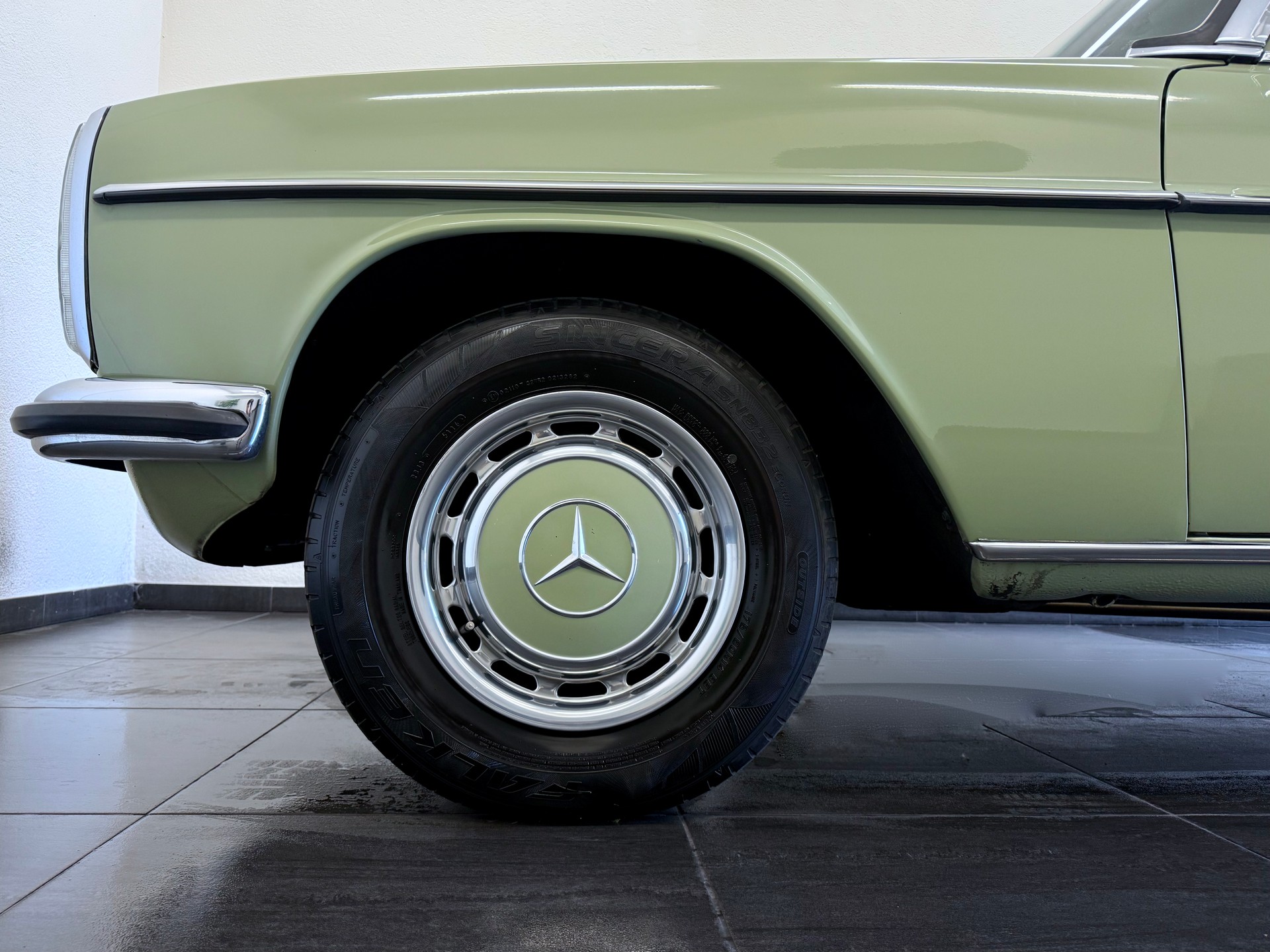 MERCEDES-BENZ .4-image-5