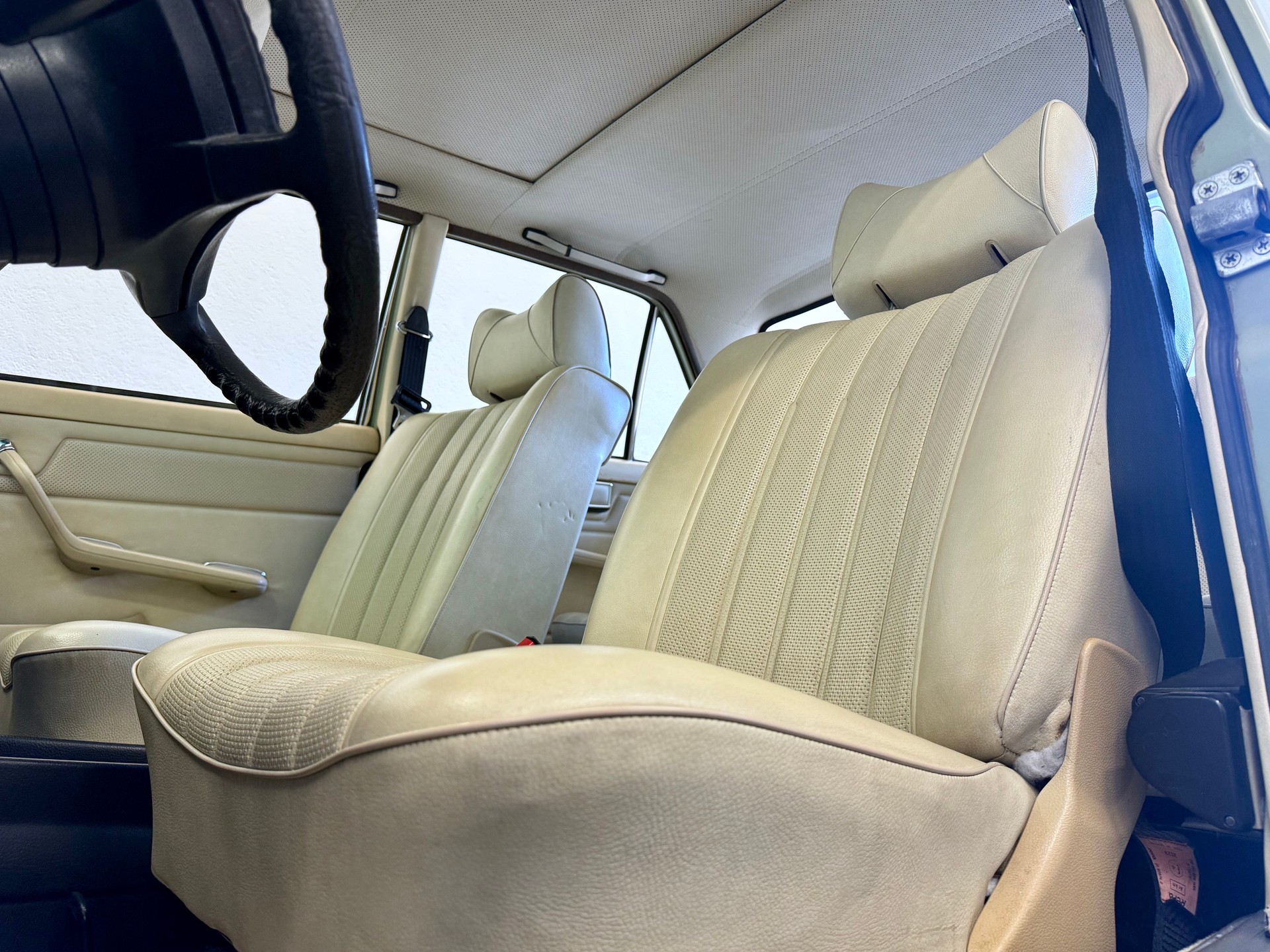 MERCEDES-BENZ .4-image-10