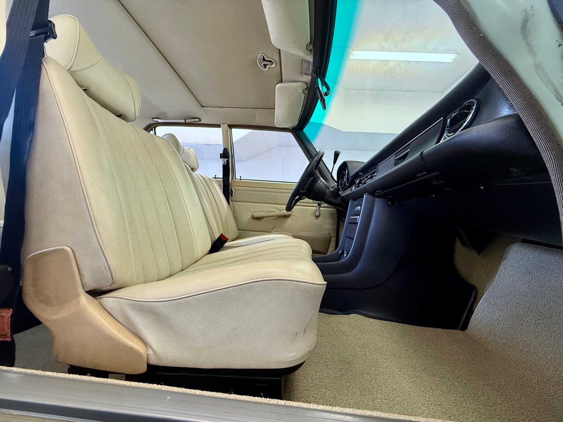 MERCEDES-BENZ .4-image-19