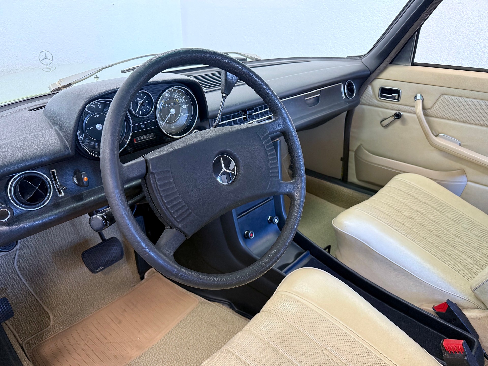 MERCEDES-BENZ .4-image-11